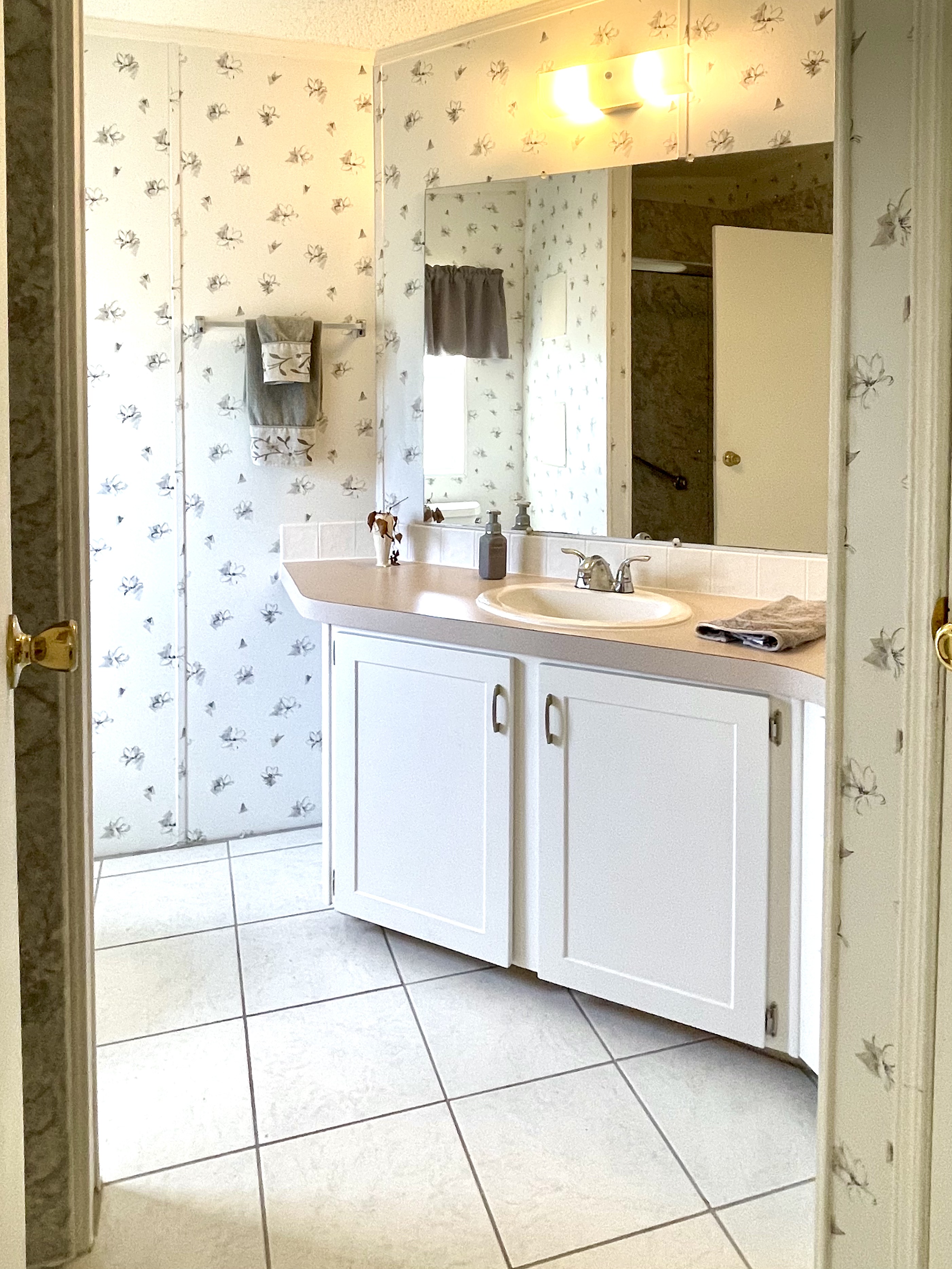 8607 27th Avenue E, Palmetto, Florida 34221, 2 Bedrooms Bedrooms, ,2 BathroomsBathrooms,55-Plus Mobile Home,For Sale,27th Avenue E,4290