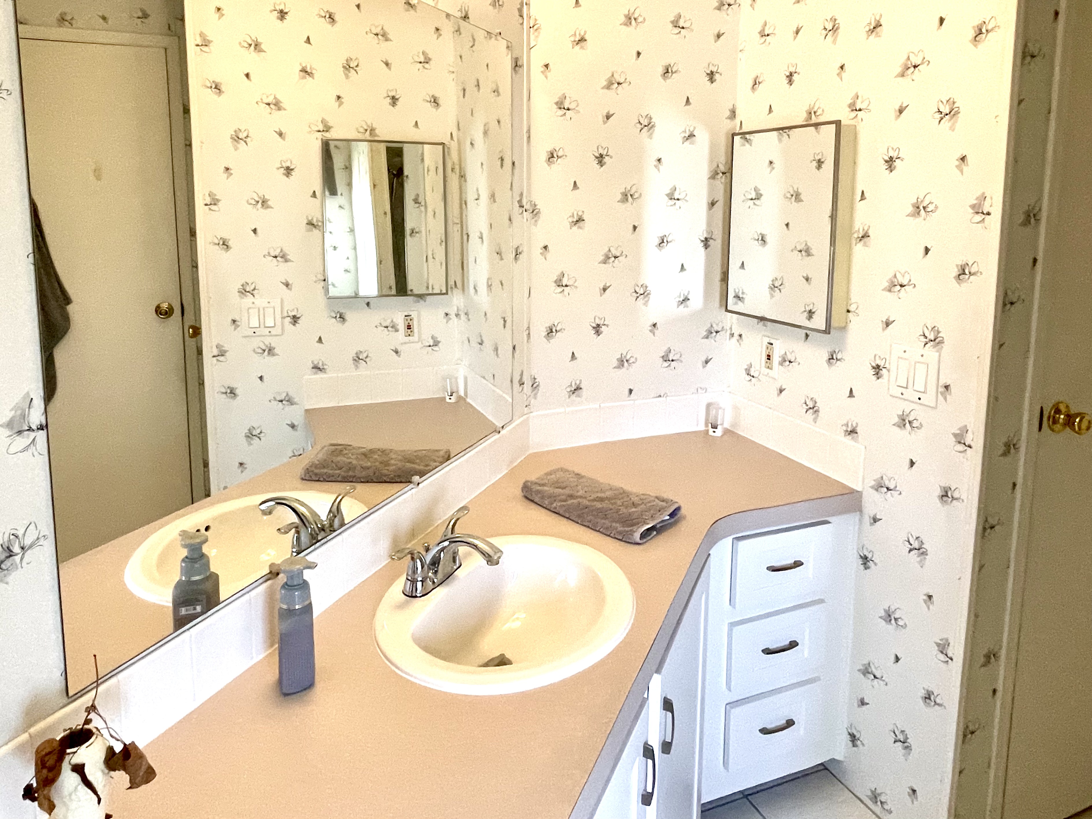 8607 27th Avenue E, Palmetto, Florida 34221, 2 Bedrooms Bedrooms, ,2 BathroomsBathrooms,55-Plus Mobile Home,For Sale,27th Avenue E,4290