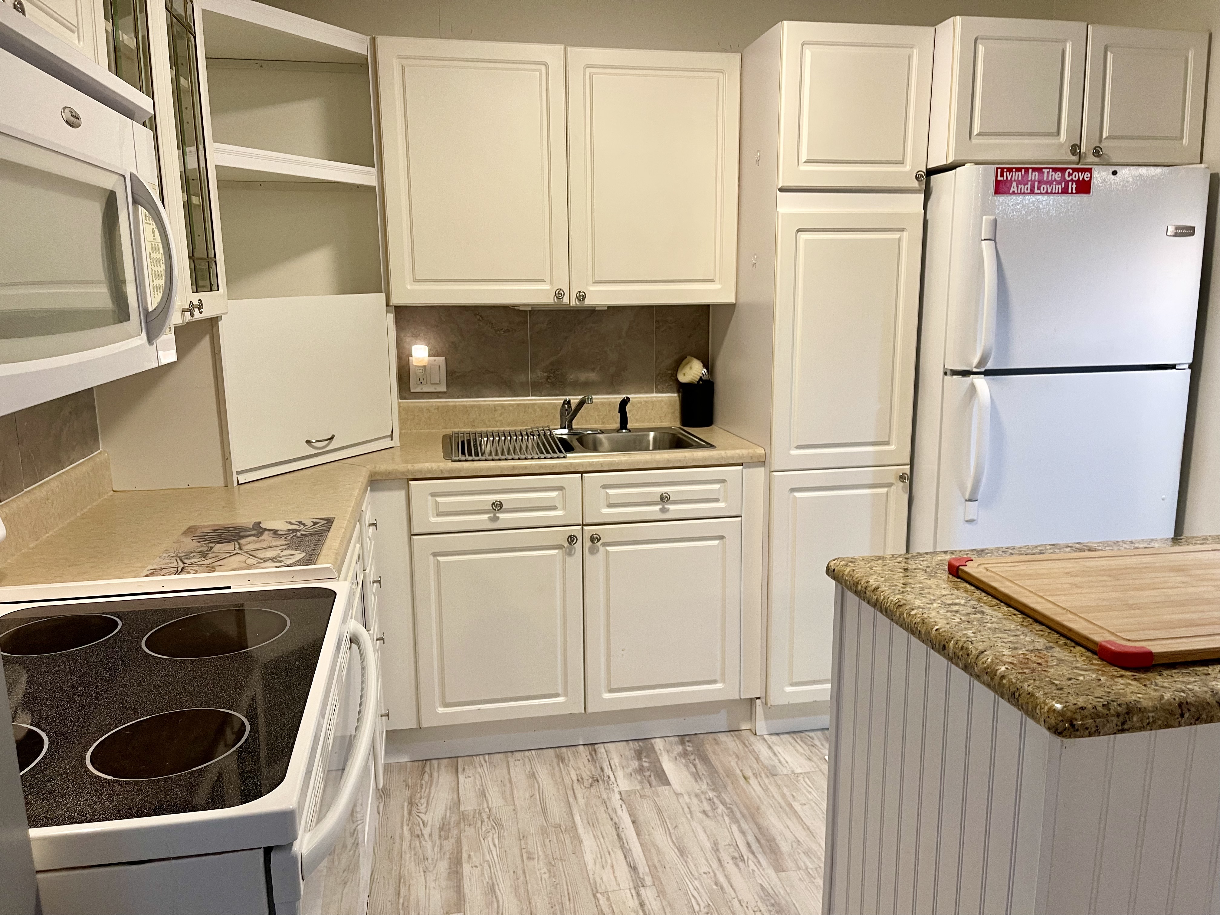 8304 Desoto Drive, Ellenton, Florida 34222, 3 Bedrooms Bedrooms, ,2.5 BathroomsBathrooms,55-Plus Mobile Home,For Sale,Desoto Drive,4294