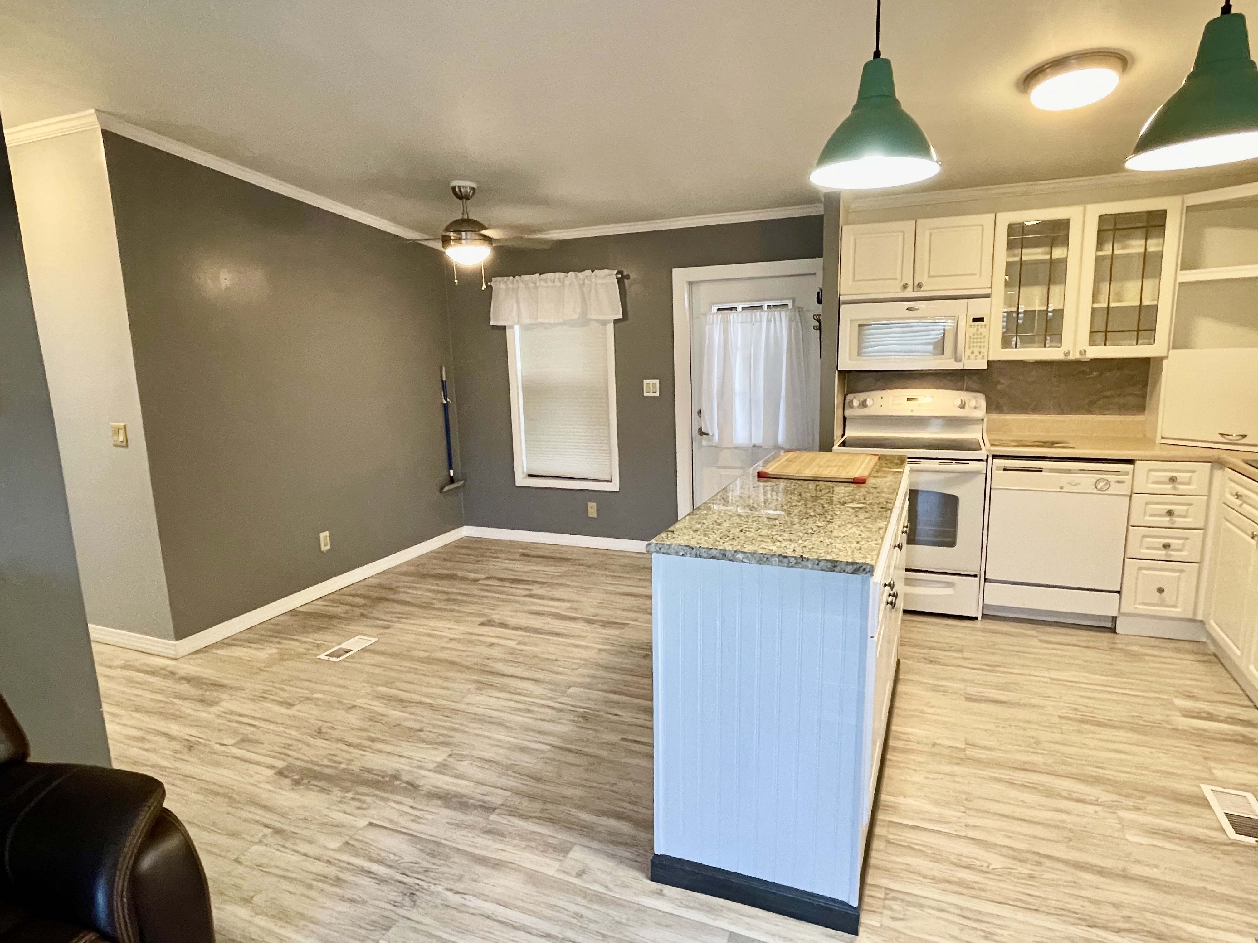 8304 Desoto Drive, Ellenton, Florida 34222, 3 Bedrooms Bedrooms, ,2.5 BathroomsBathrooms,55-Plus Mobile Home,For Sale,Desoto Drive,4294