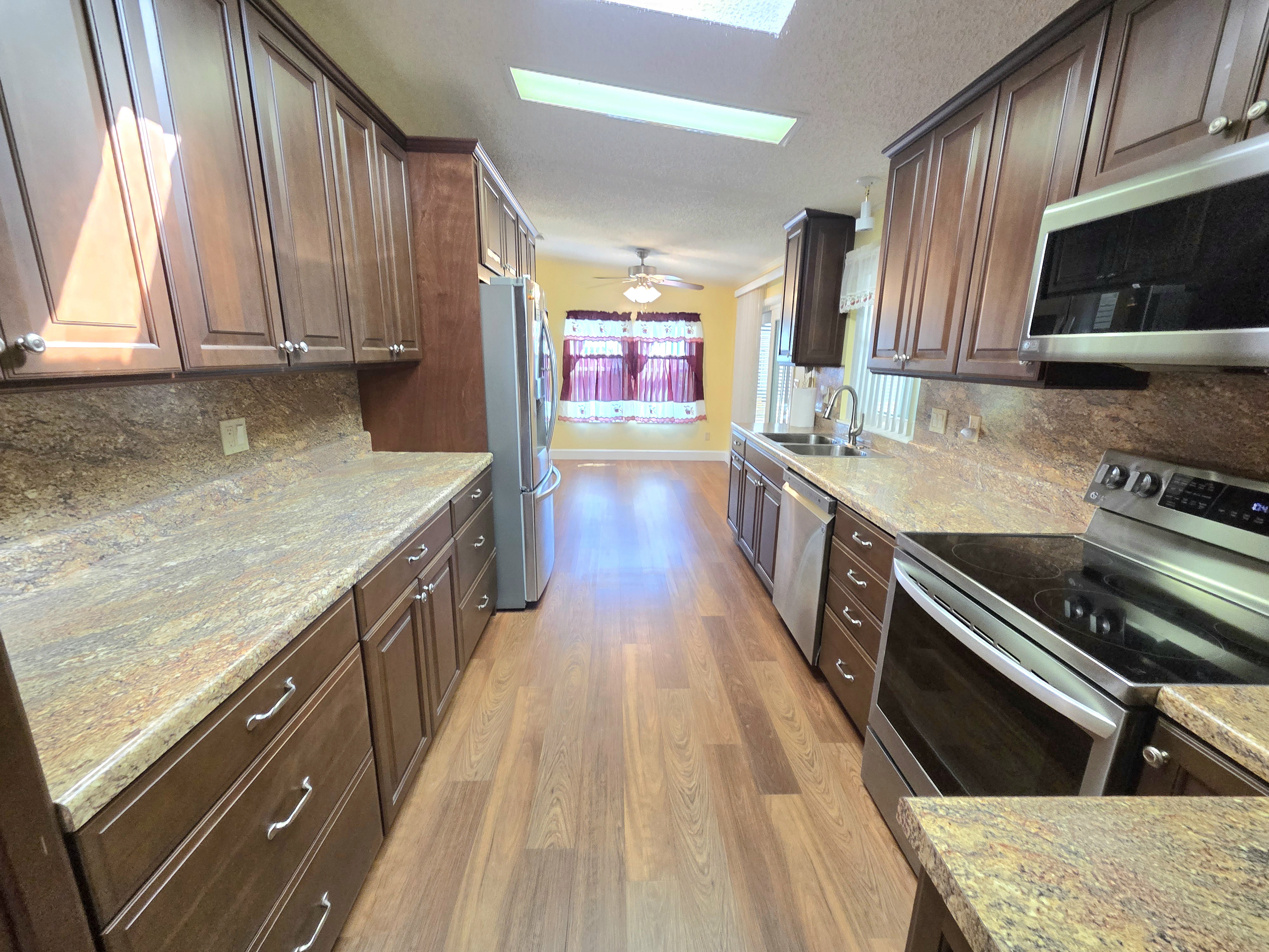 8605 27th Avenue E, Palmetto, Florida 34221, 2 Bedrooms Bedrooms, ,2 BathroomsBathrooms,55-Plus Mobile Home,For Sale,27th Avenue E,4303