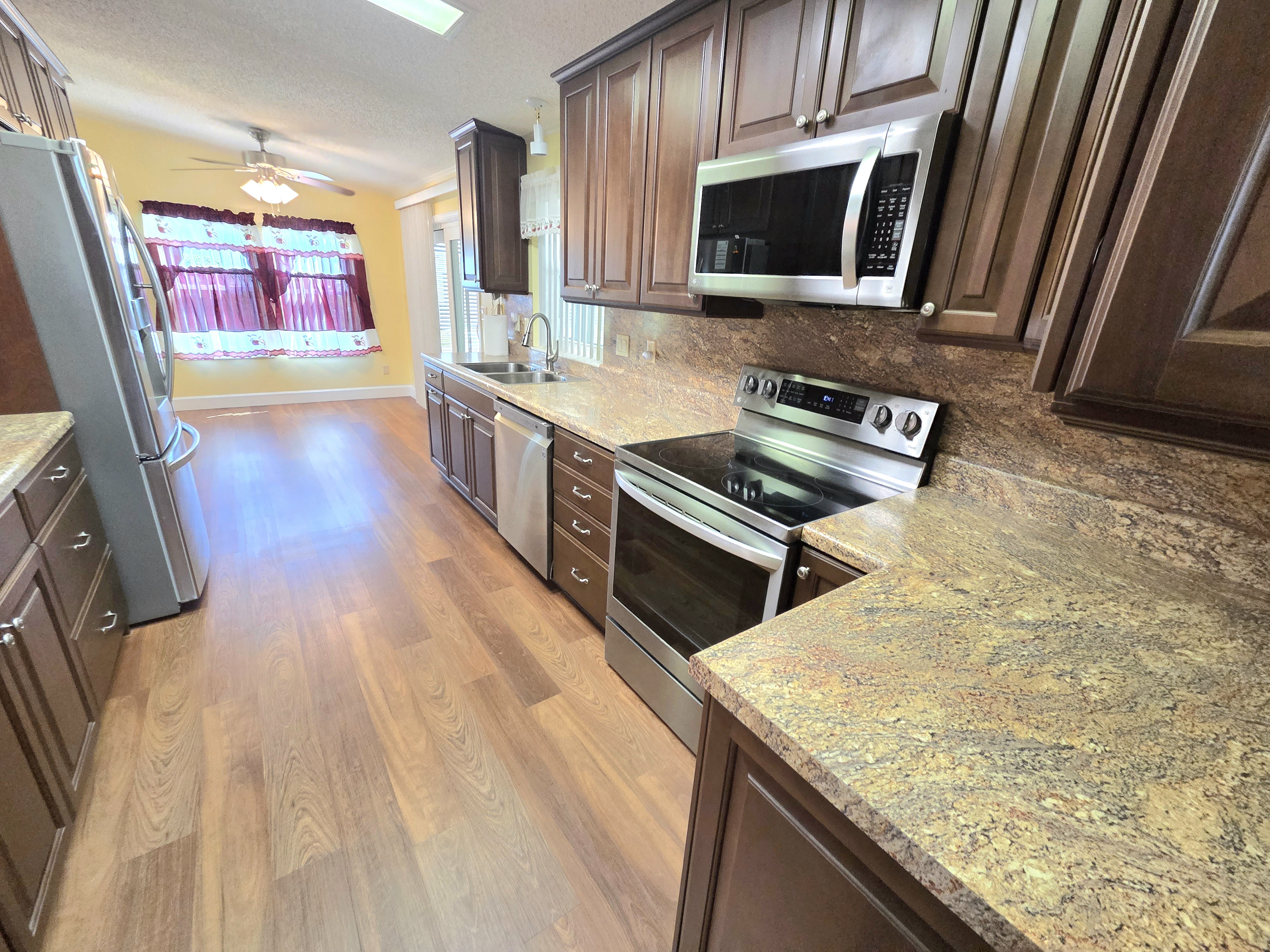 8605 27th Avenue E, Palmetto, Florida 34221, 2 Bedrooms Bedrooms, ,2 BathroomsBathrooms,55-Plus Mobile Home,For Sale,27th Avenue E,4303