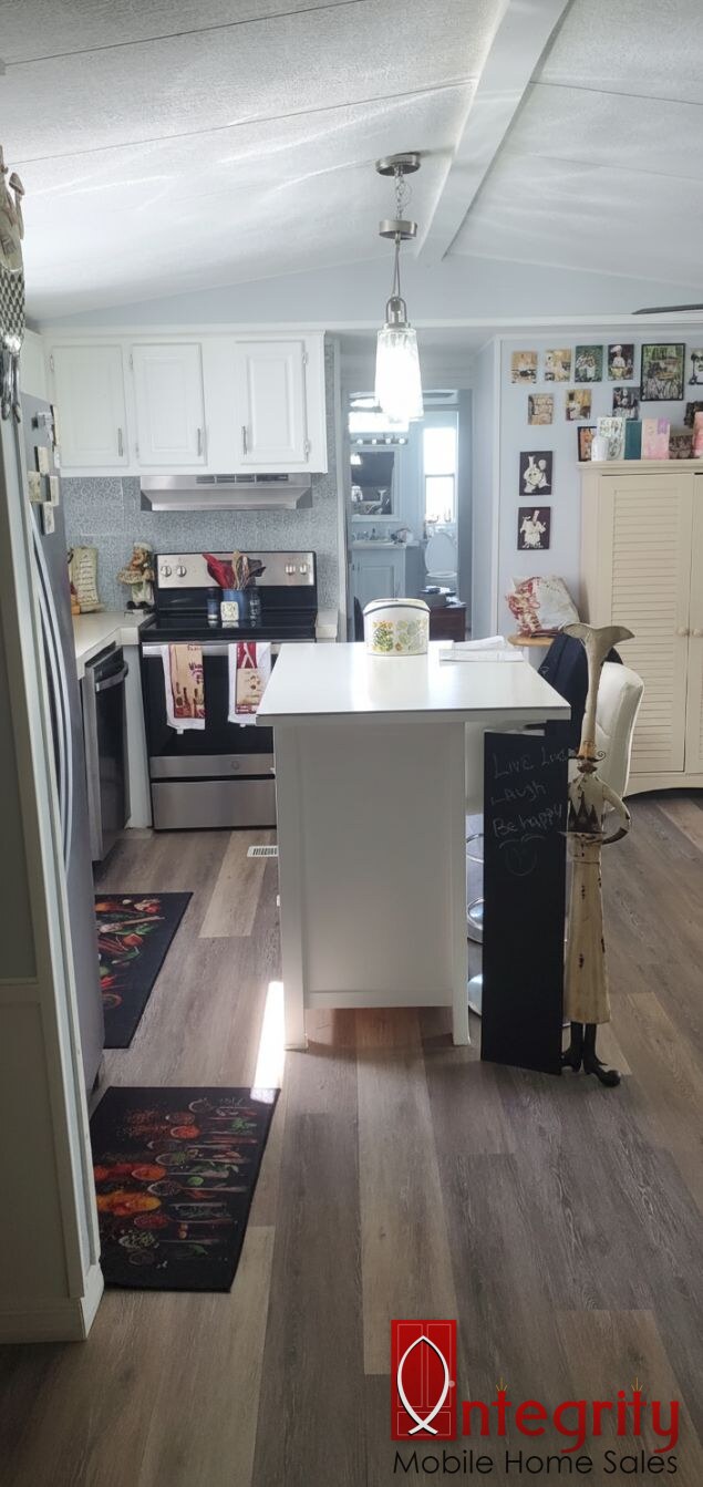 6810 Coconut Grove Circle, Ellenton, Florida 34222, 2 Bedrooms Bedrooms, ,2 BathroomsBathrooms,55-Plus Mobile Home,For Sale,Coconut Grove Circle,4309