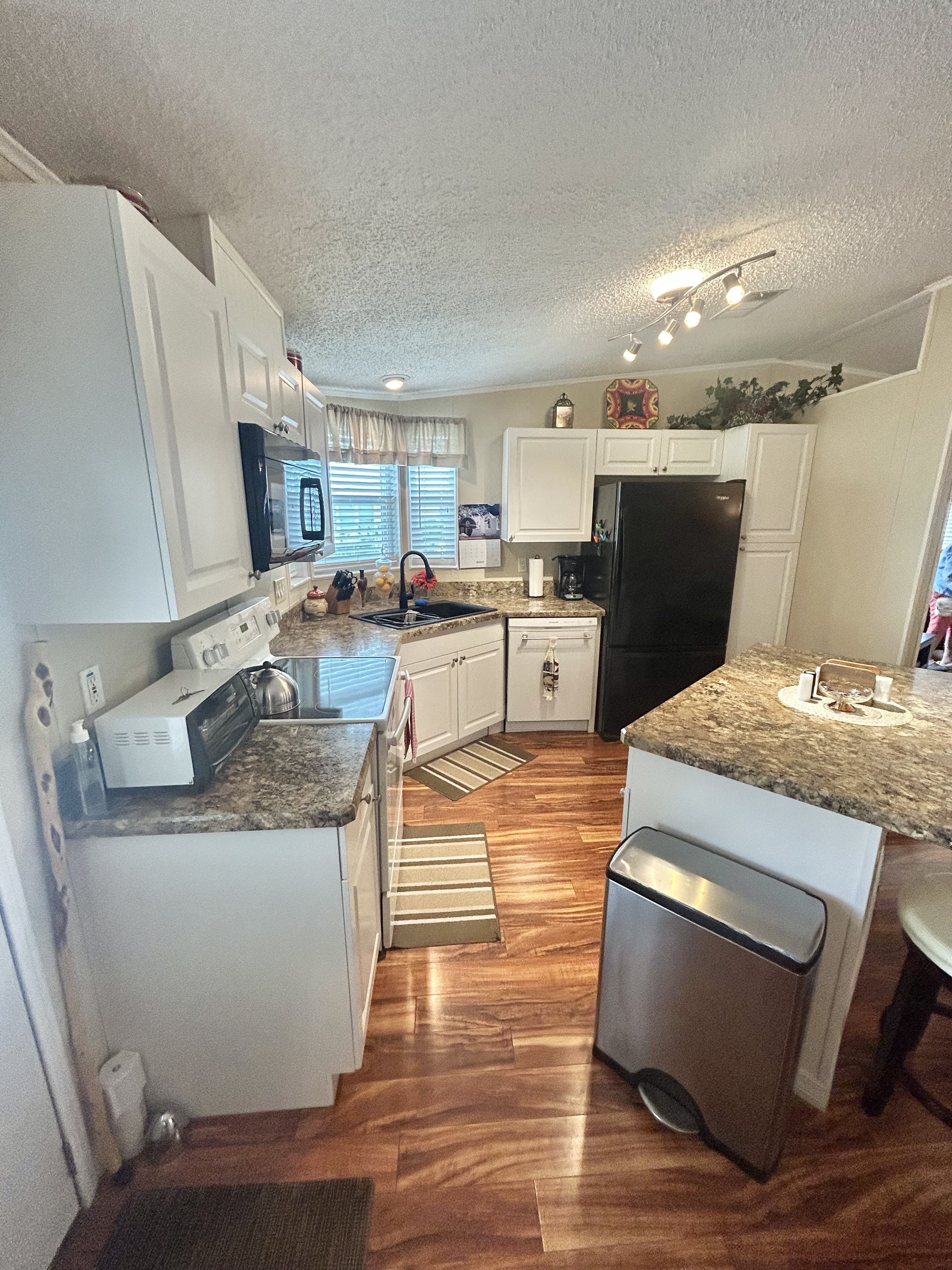 8606 27th Ave E, Palmetto, Florida 34221, 2 Bedrooms Bedrooms, ,2 BathroomsBathrooms,55-Plus Mobile Home,For Sale,27th Ave E,4352