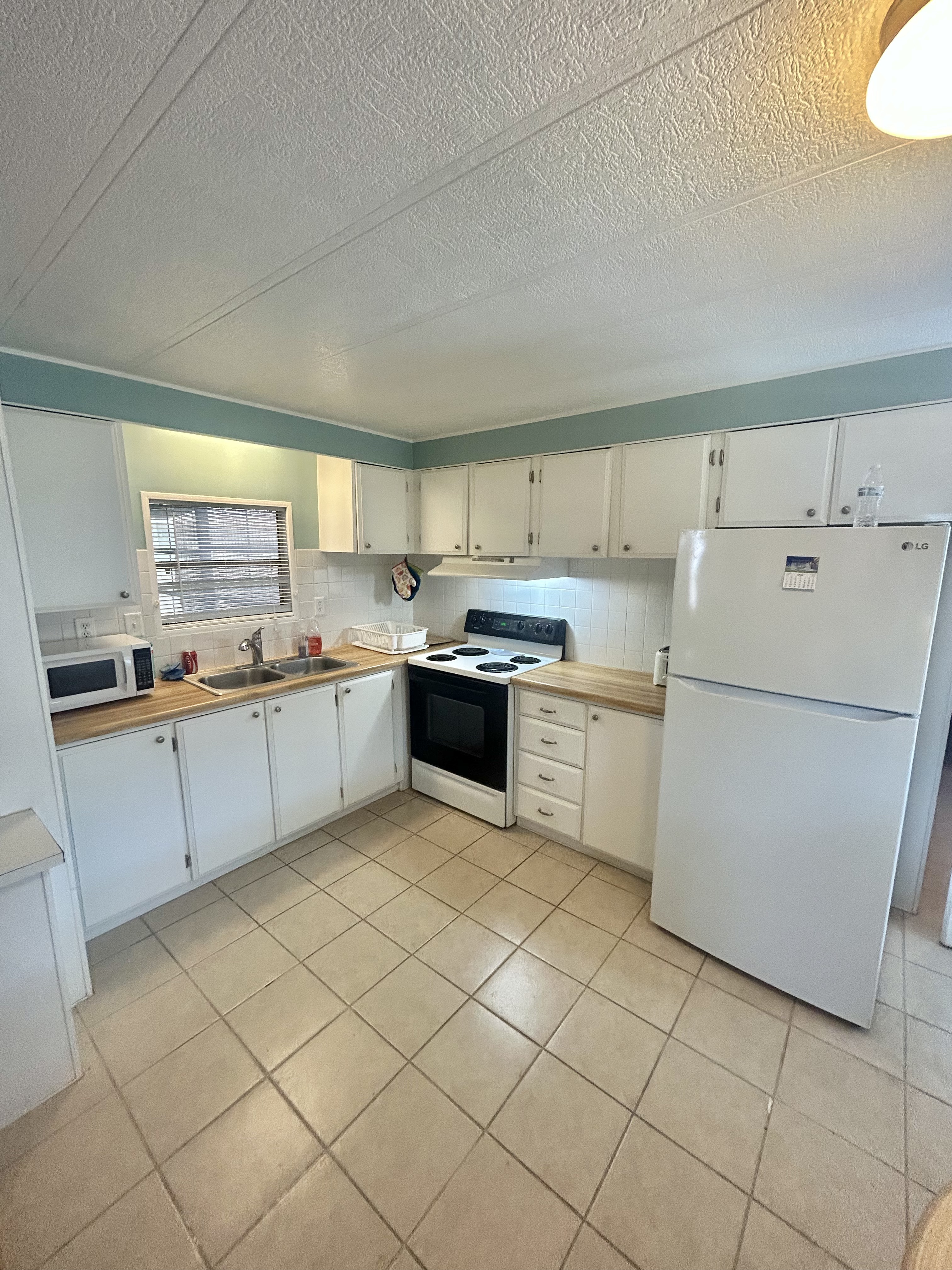 267 Coconut St, Bradenton, Florida 34207, 2 Bedrooms Bedrooms, ,2 BathroomsBathrooms,55-Plus Mobile Home,For Sale,Coconut St,4354