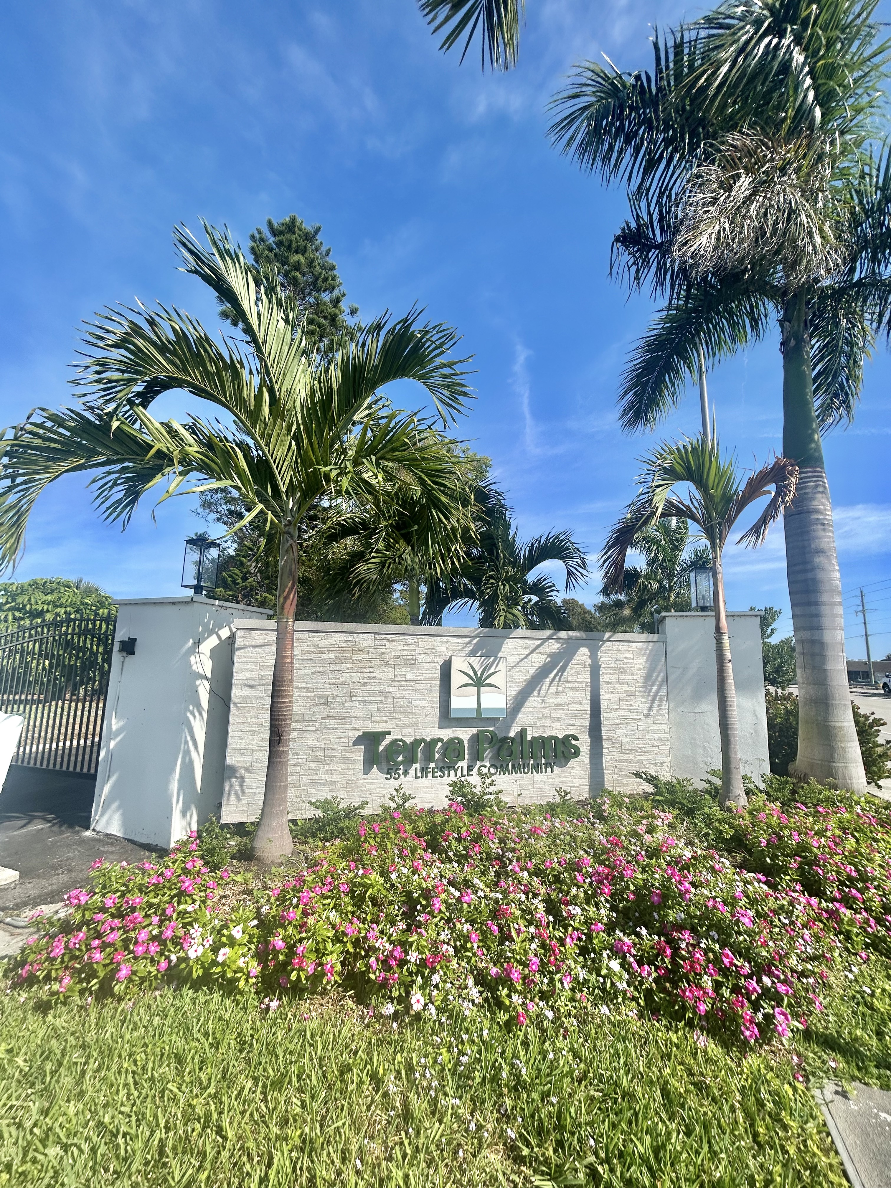 267 Coconut St, Bradenton, Florida 34207, 2 Bedrooms Bedrooms, ,2 BathroomsBathrooms,55-Plus Mobile Home,For Sale,Coconut St,4354