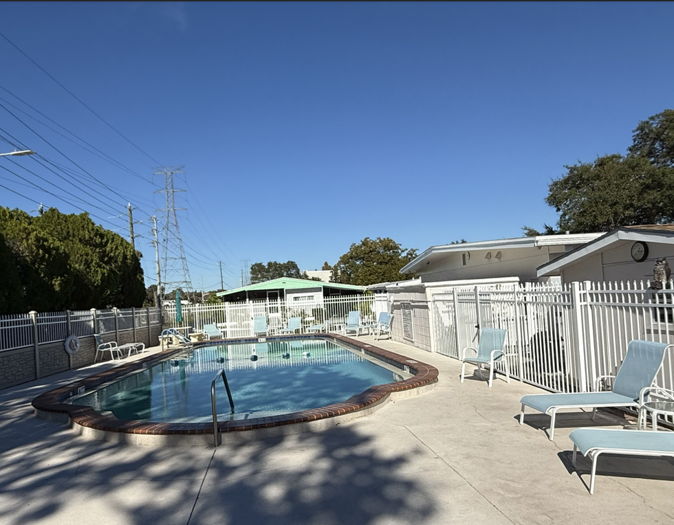 20000 US Hwy 19 N, Lot 607, Clearwater, Florida 33764, 2 Bedrooms Bedrooms, ,1 BathroomBathrooms,55-Plus Mobile Home,For Sale,US Hwy 19 N, Lot 607,4385