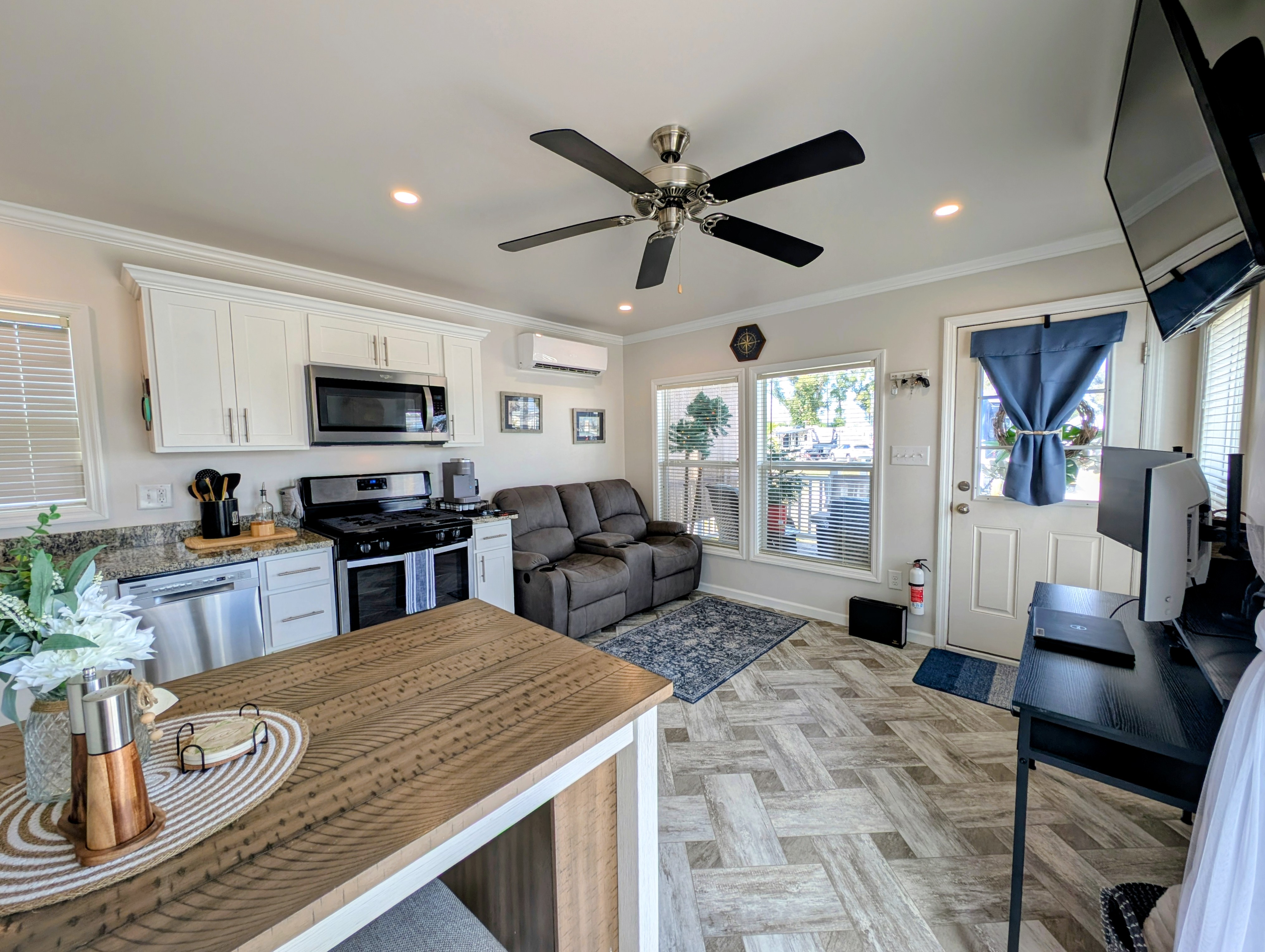 2206 Chaney Dr, Lot 551, Ruskin, Florida 33570, 1 Bedroom Bedrooms, ,1 BathroomBathrooms,55-Plus Mobile Home,For Sale,Chaney Dr, Lot 551,4406