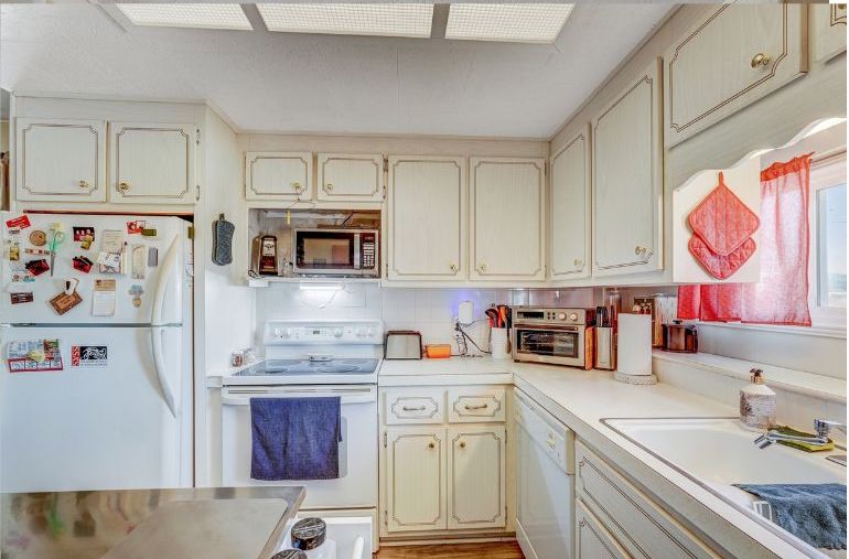 3901 Bahia Vista St, Lot 803, Sarasota, Florida 34242, 2 Bedrooms Bedrooms, ,2 BathroomsBathrooms,55-Plus Mobile Home,For Sale,Bahia Vista St, Lot 803,4415