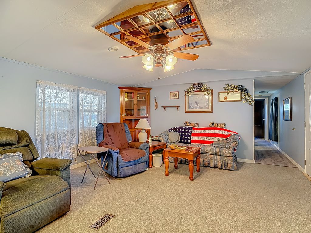 1201 Arizona Ave, Frostproof, Florida 33843, 3 Bedrooms Bedrooms, ,2 BathroomsBathrooms,55-Plus Mobile Home,For Sale,Arizona Ave,4420