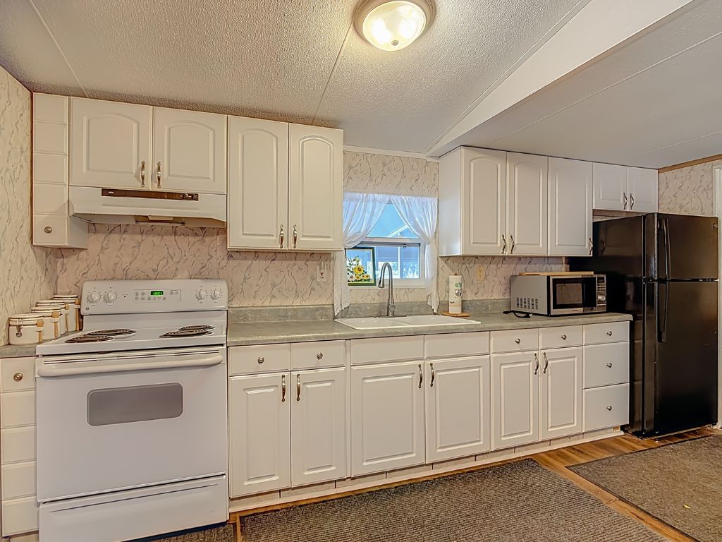 1201 Arizona Ave, Frostproof, Florida 33843, 3 Bedrooms Bedrooms, ,2 BathroomsBathrooms,55-Plus Mobile Home,For Sale,Arizona Ave,4420