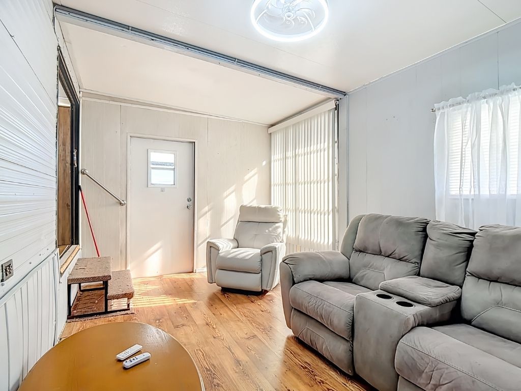 1015 Dundee Rd, Lot 34, Dundee, Florida 33838, 1 Bedroom Bedrooms, ,1 BathroomBathrooms,55-Plus Mobile Home,For Sale,Dundee Rd, Lot 34,4434