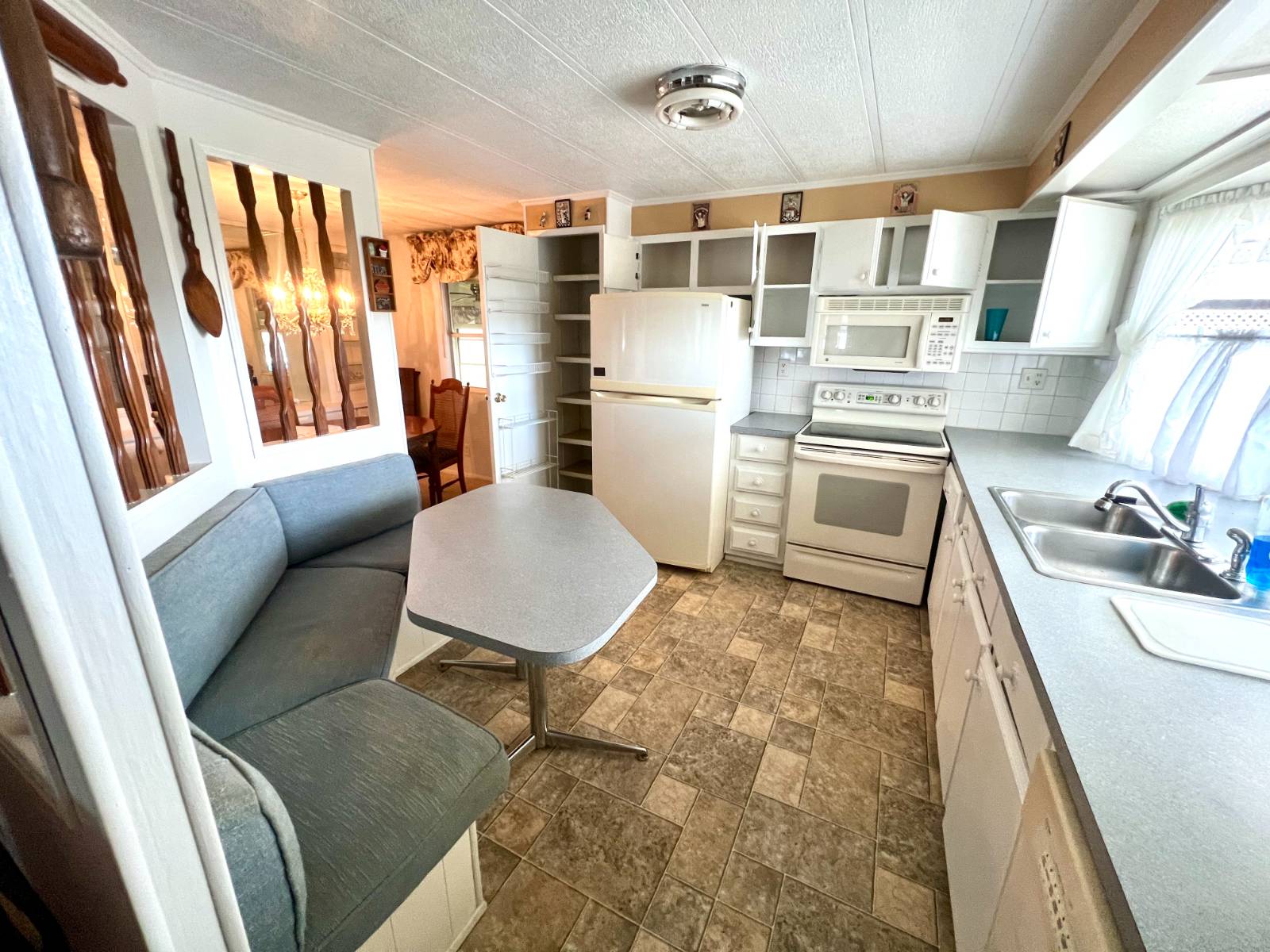 7416 Queens Way, Ellenton, Florida 34222, 2 Bedrooms Bedrooms, ,2 BathroomsBathrooms,55-Plus Mobile Home,For Sale,Queens Way,4445