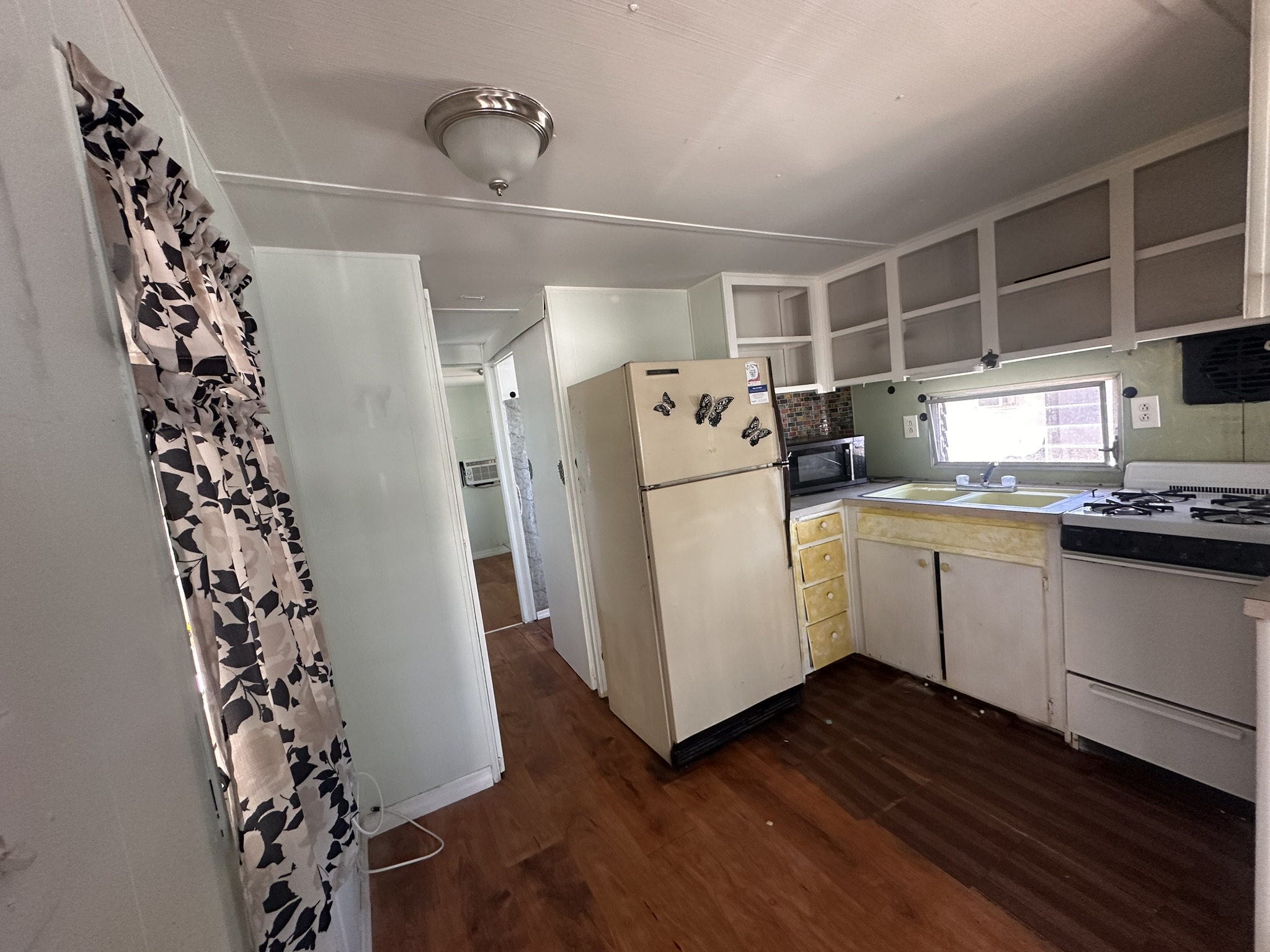 5015 Seminole Blvd, Lot 111, St Petersburg, Florida 33708, 1 Bedroom Bedrooms, ,1 BathroomBathrooms,55-Plus Mobile Home,For Sale,Seminole Blvd, Lot 111,4458