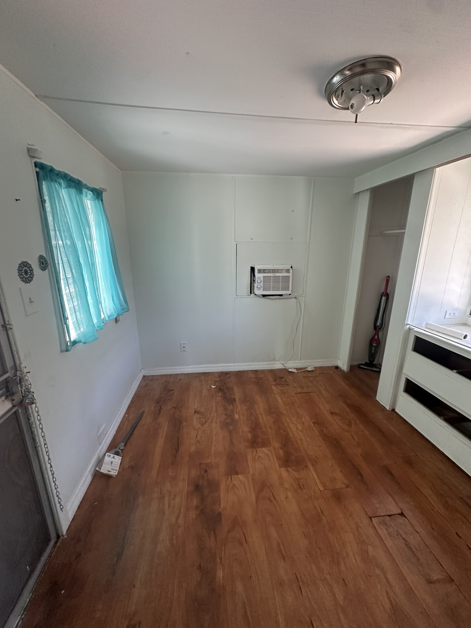 5015 Seminole Blvd, Lot 111, St Petersburg, Florida 33708, 1 Bedroom Bedrooms, ,1 BathroomBathrooms,55-Plus Mobile Home,For Sale,Seminole Blvd, Lot 111,4458