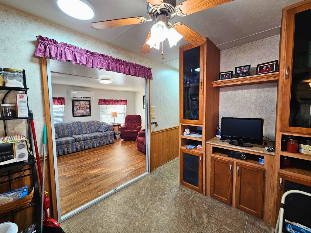 1410 Utah Ave, Frostproof, Florida 33843, 2 Bedrooms Bedrooms, ,1 BathroomBathrooms,55-Plus Mobile Home,For Sale,Utah Ave,4460