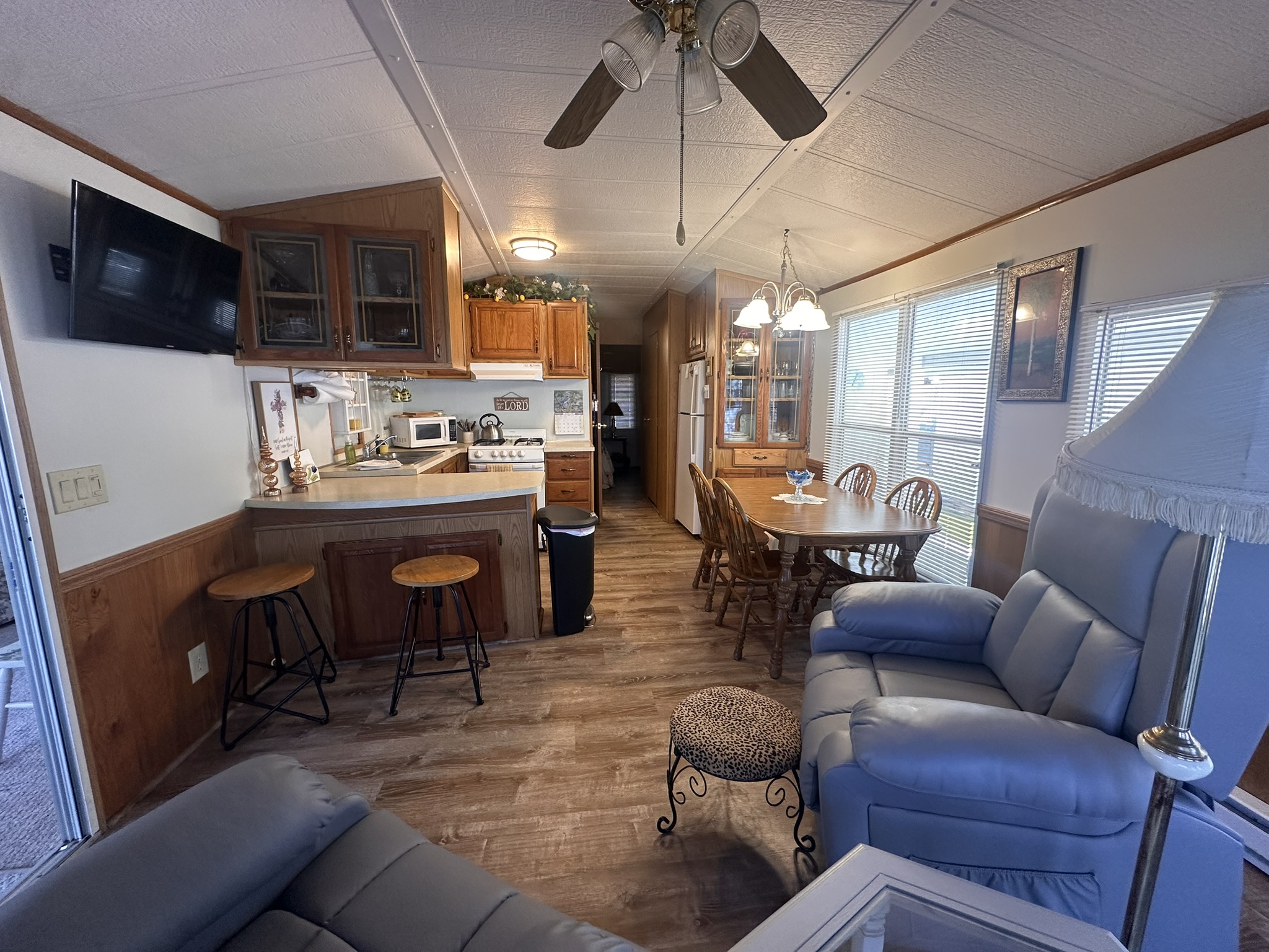 8225 Arevee Dr, Lot 916, New Port Richey, Florida 34653, 2 Bedrooms Bedrooms, ,1.5 BathroomsBathrooms,55-Plus Mobile Home,For Sale,Arevee Dr, Lot 916,4463