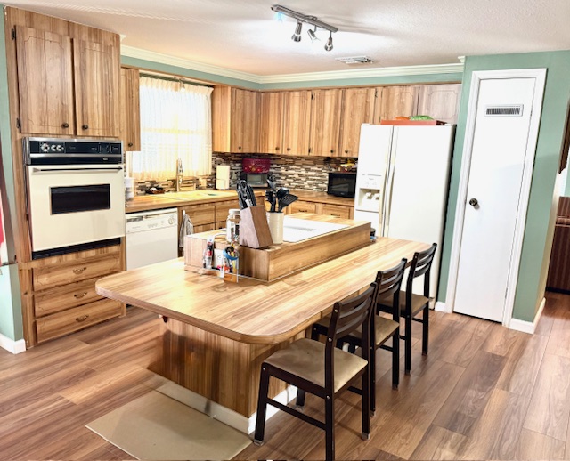 100 Hampton Rd, Lot 102, Clearwater, Florida 33759, 2 Bedrooms Bedrooms, ,2 BathroomsBathrooms,55-Plus Mobile Home,For Sale,Hampton Rd, Lot 102,4467