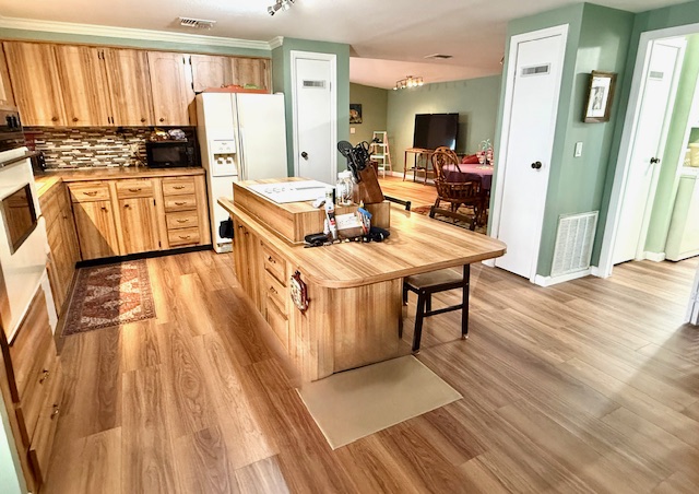 100 Hampton Rd, Lot 102, Clearwater, Florida 33759, 2 Bedrooms Bedrooms, ,2 BathroomsBathrooms,55-Plus Mobile Home,For Sale,Hampton Rd, Lot 102,4467