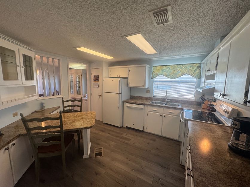 3908 Lemonwood Dr N, Ellenton, Florida 34222, 2 Bedrooms Bedrooms, ,2 BathroomsBathrooms,55-Plus Mobile Home,For Sale,Lemonwood Dr N,4479