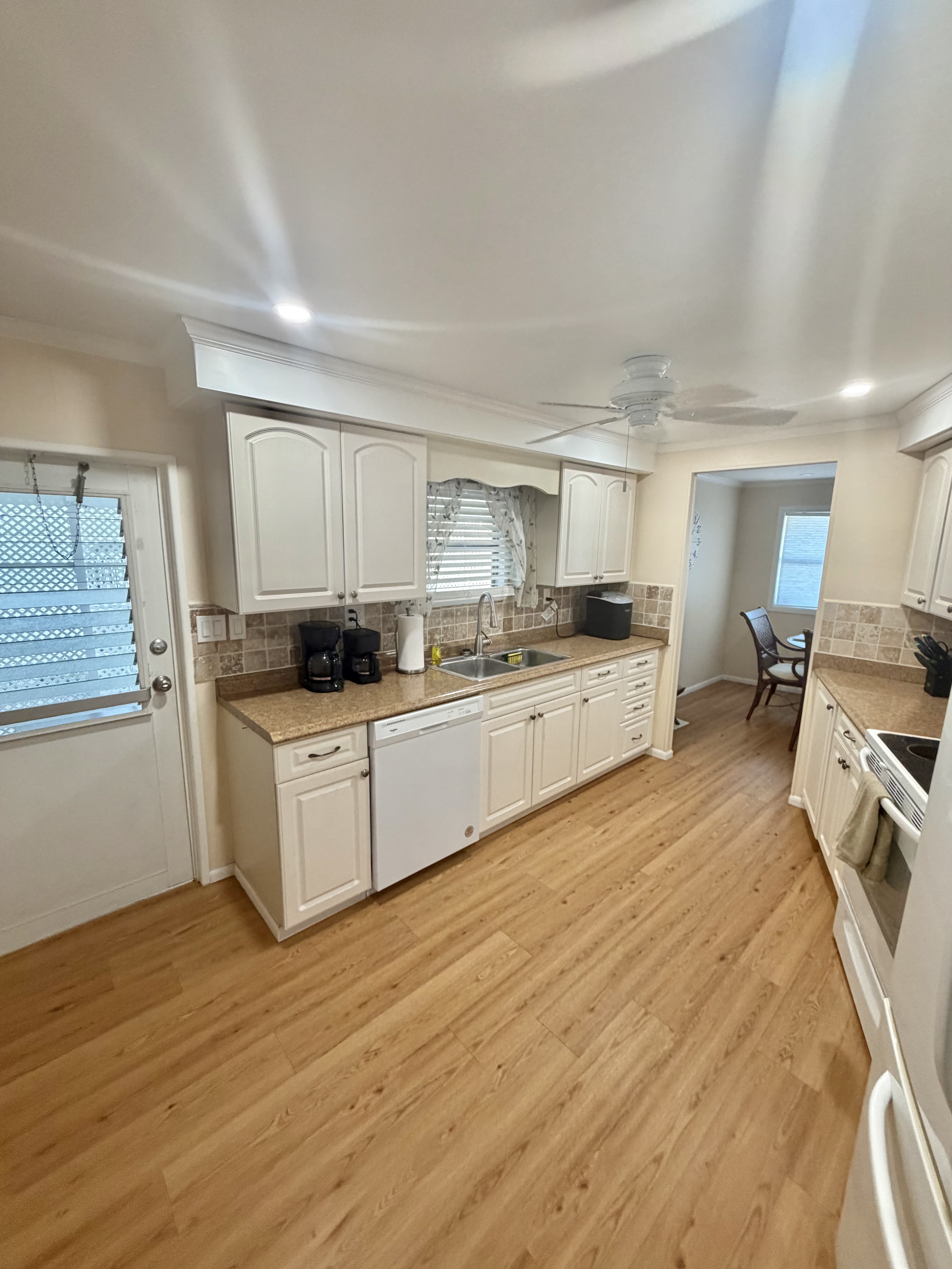 924 Zacapa Ave, Venice, Florida 34285, 2 Bedrooms Bedrooms, ,2 BathroomsBathrooms,55-Plus Mobile Home,For Sale,Zacapa Ave,4507