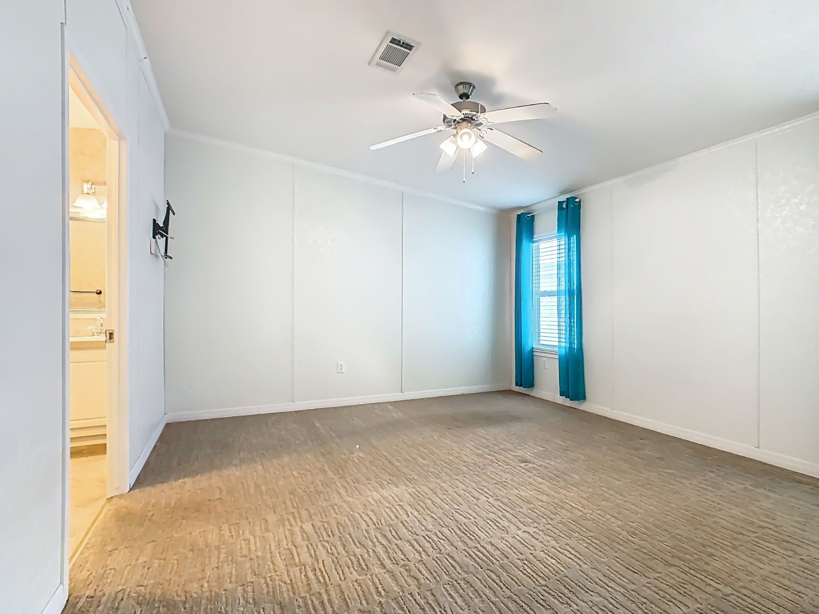 618 Sunset Circle, Frostproof, Florida 33843, 2 Bedrooms Bedrooms, ,2 BathroomsBathrooms,55-Plus Mobile Home,For Sale,Sunset Circle,4512