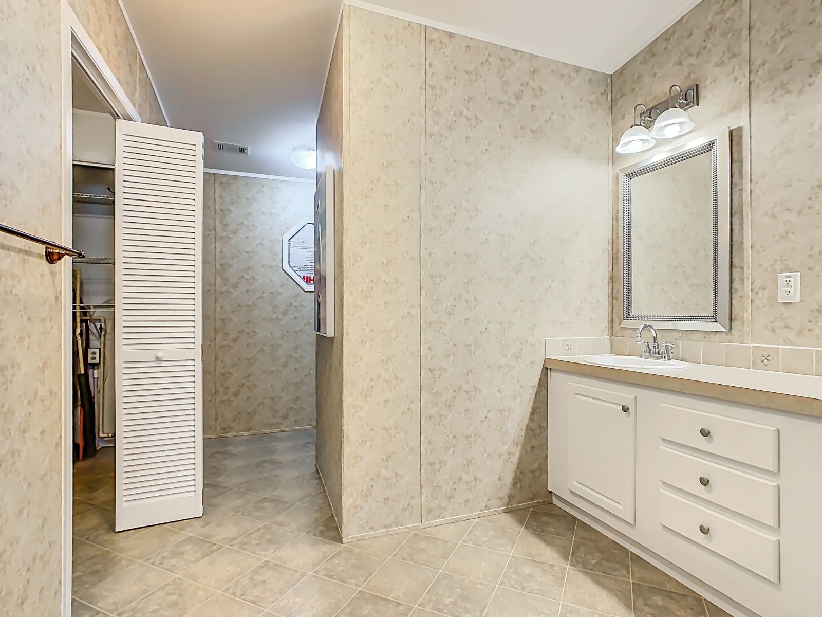 618 Sunset Circle, Frostproof, Florida 33843, 2 Bedrooms Bedrooms, ,2 BathroomsBathrooms,55-Plus Mobile Home,For Sale,Sunset Circle,4512