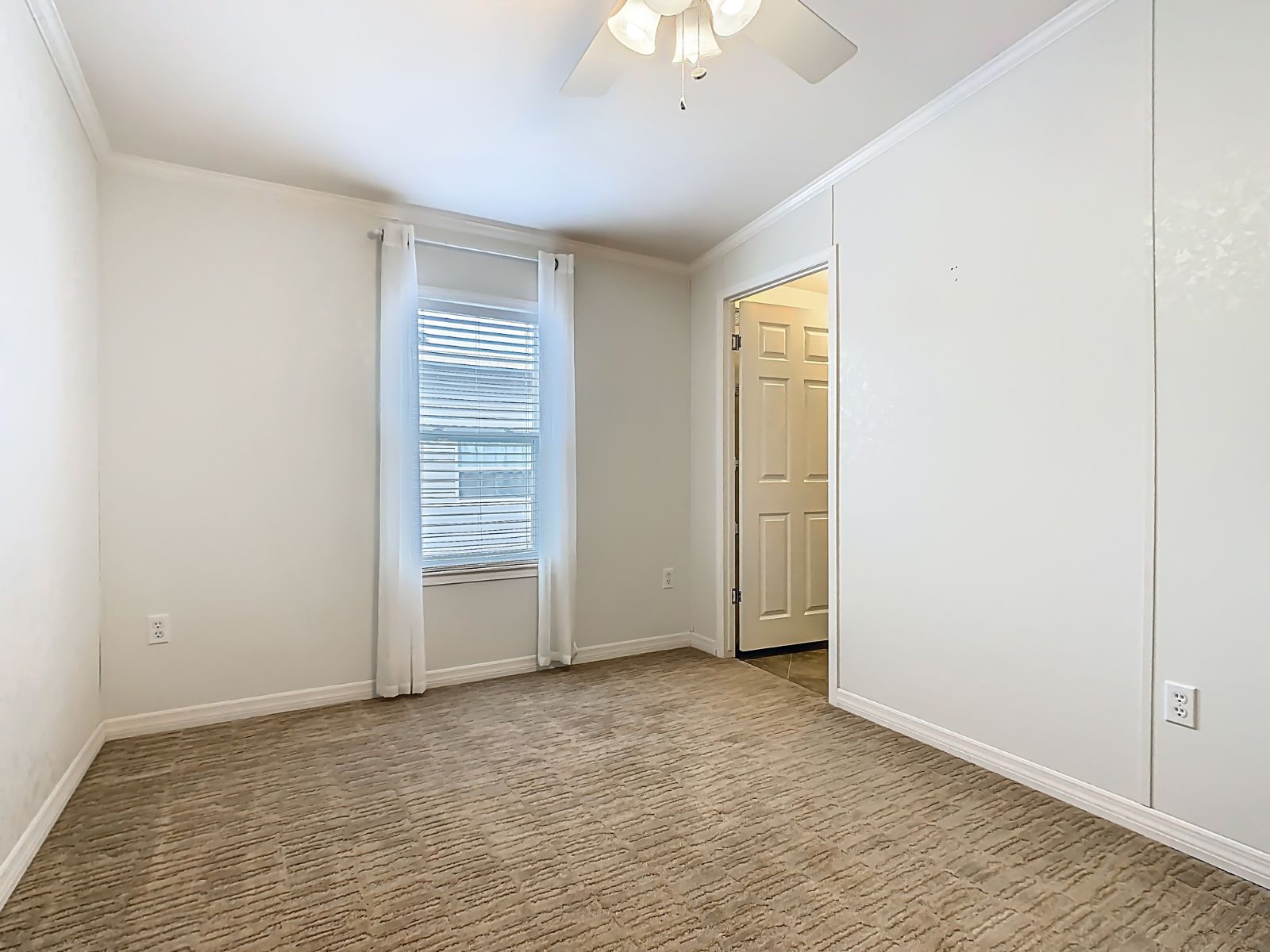 618 Sunset Circle, Frostproof, Florida 33843, 2 Bedrooms Bedrooms, ,2 BathroomsBathrooms,55-Plus Mobile Home,For Sale,Sunset Circle,4512