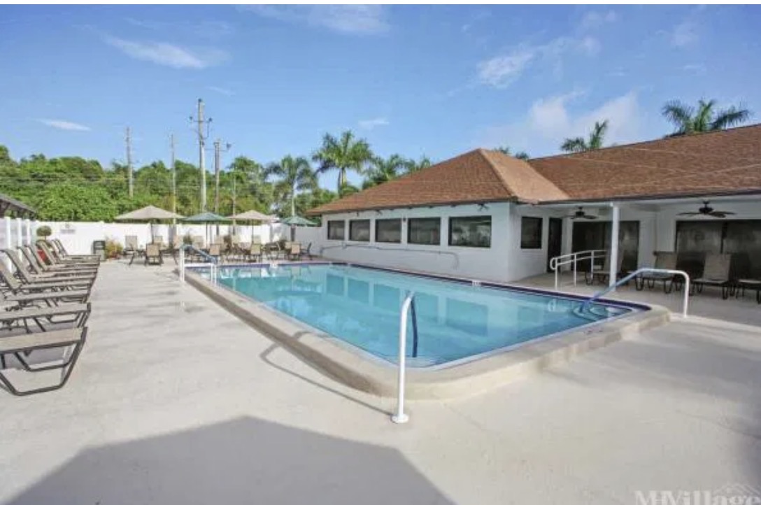 100 Hampton Rd, Lot 153, Clearwater, Florida 33759, 2 Bedrooms Bedrooms, ,2 BathroomsBathrooms,55-Plus Mobile Home,For Sale,Hampton Rd, Lot 153,4519