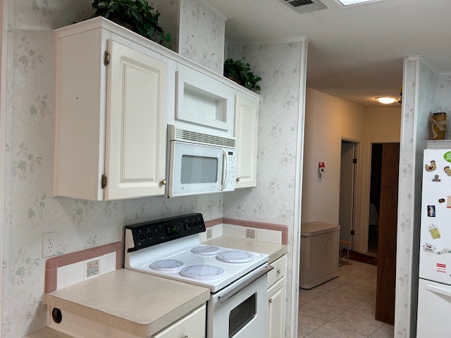 6821 Coconut Grove Circle, Ellenton, Florida 34222, 2 Bedrooms Bedrooms, ,2 BathroomsBathrooms,55-Plus Mobile Home,For Sale,Coconut Grove Circle,4531