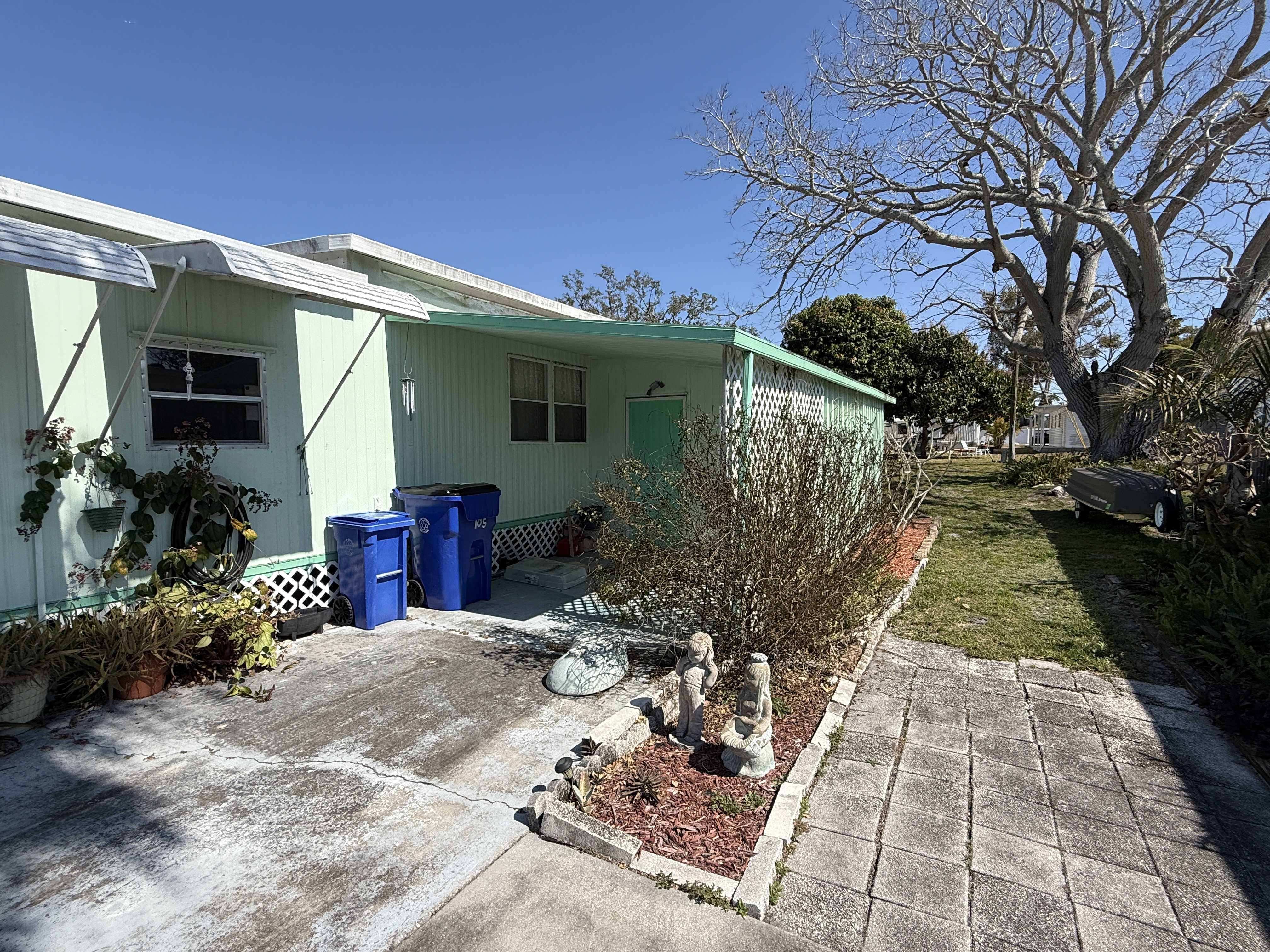 106 Diogenes St, Dunedin, Florida 34098, 2 Bedrooms Bedrooms, ,1 BathroomBathrooms,55-Plus Mobile Home,For Sale,Diogenes St,4551