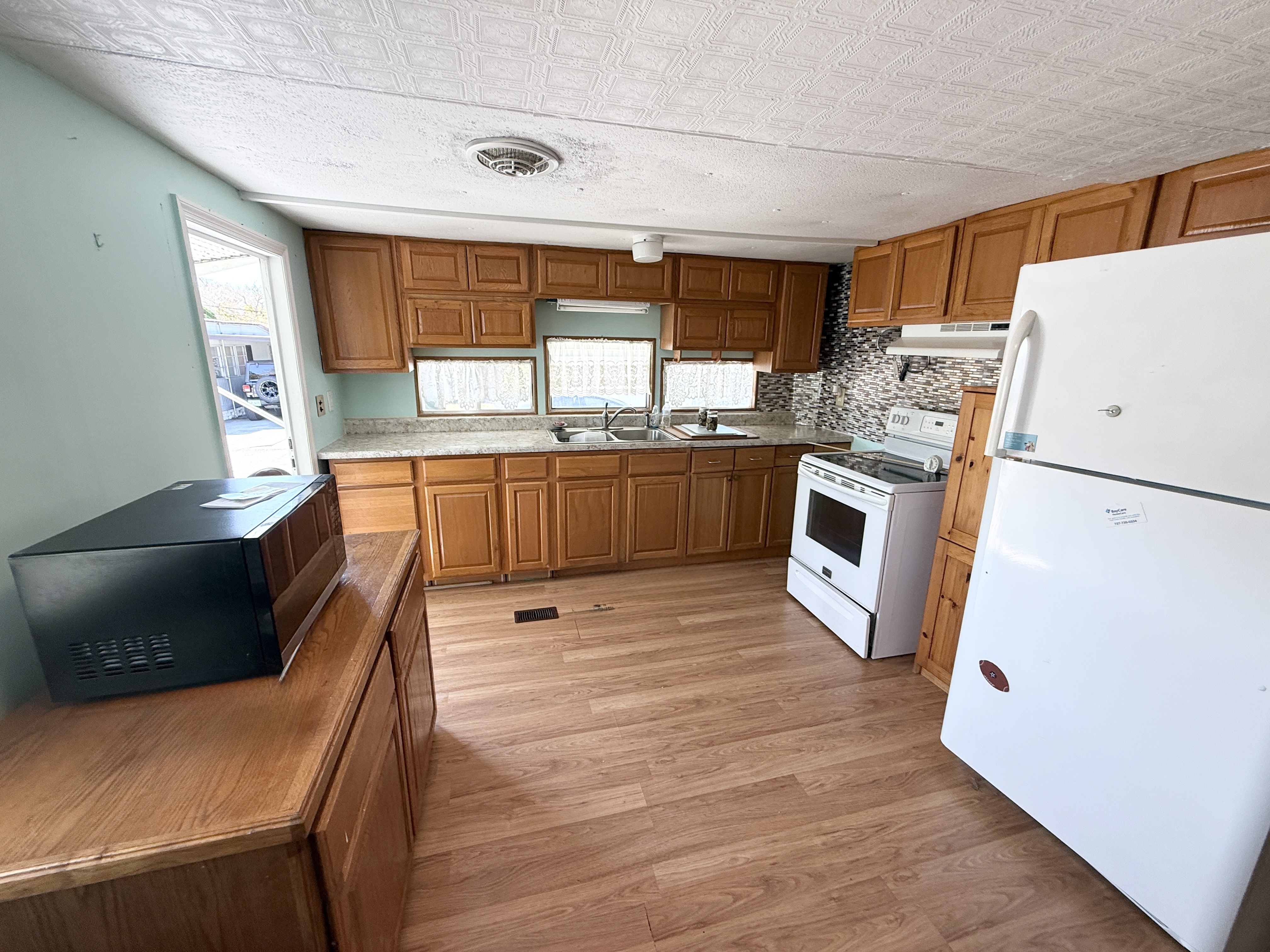 106 Diogenes St, Dunedin, Florida 34098, 2 Bedrooms Bedrooms, ,1 BathroomBathrooms,55-Plus Mobile Home,For Sale,Diogenes St,4551