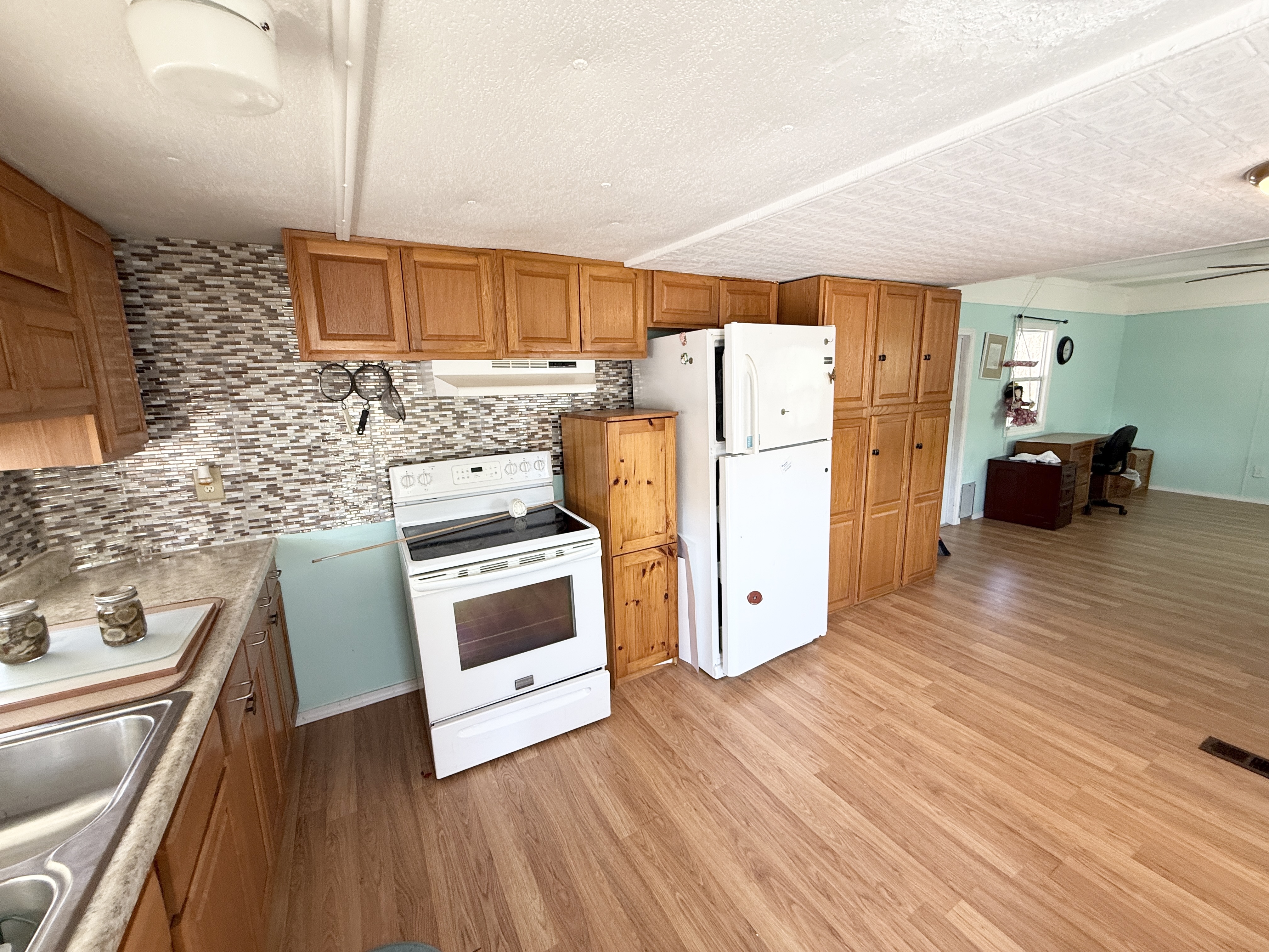 106 Diogenes St, Dunedin, Florida 34098, 2 Bedrooms Bedrooms, ,1 BathroomBathrooms,55-Plus Mobile Home,For Sale,Diogenes St,4551