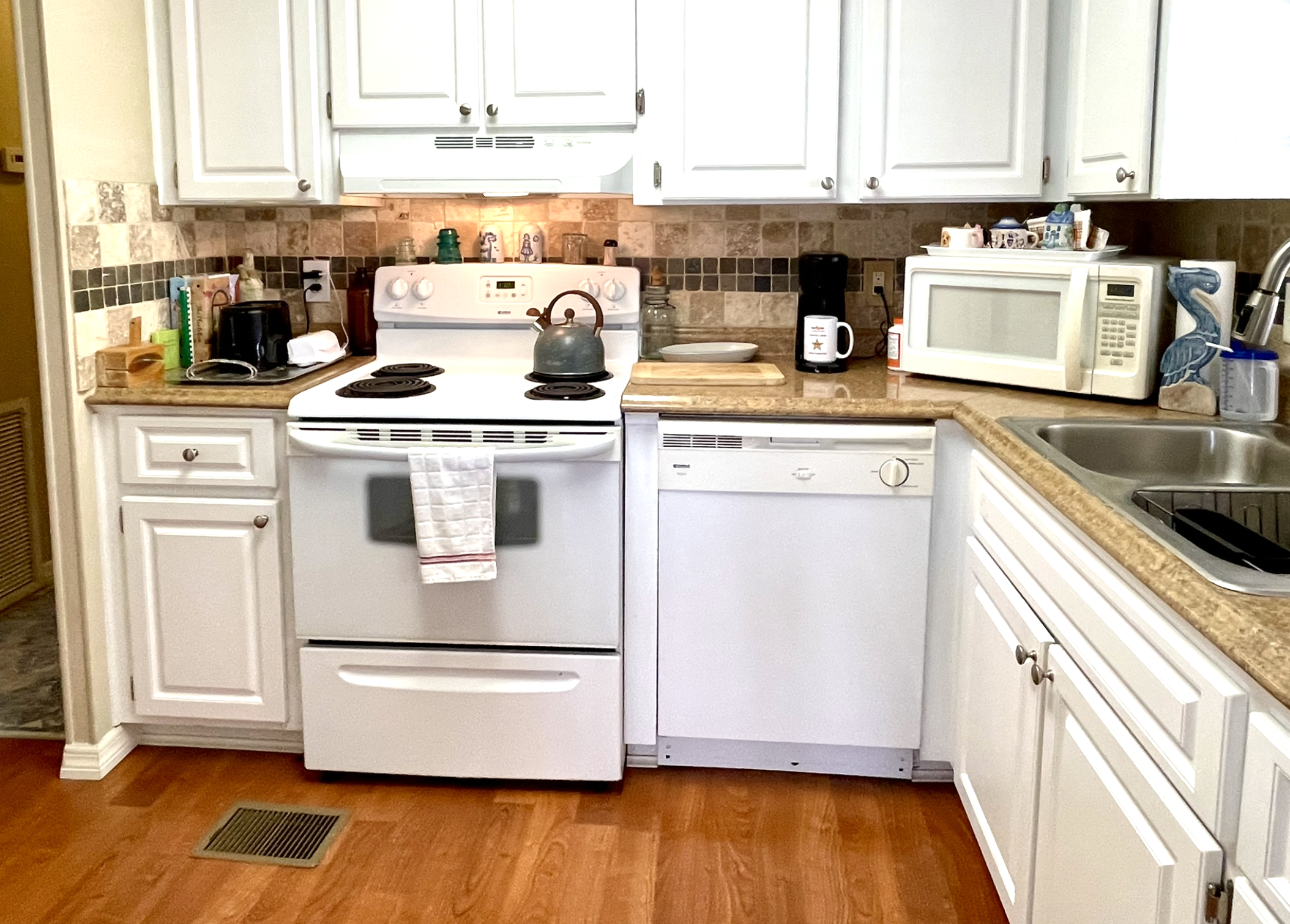 392 Sandpiper Cove, Ellenton, Florida 34222, 2 Bedrooms Bedrooms, ,2 BathroomsBathrooms,55-Plus Mobile Home,For Sale,Sandpiper Cove,4569