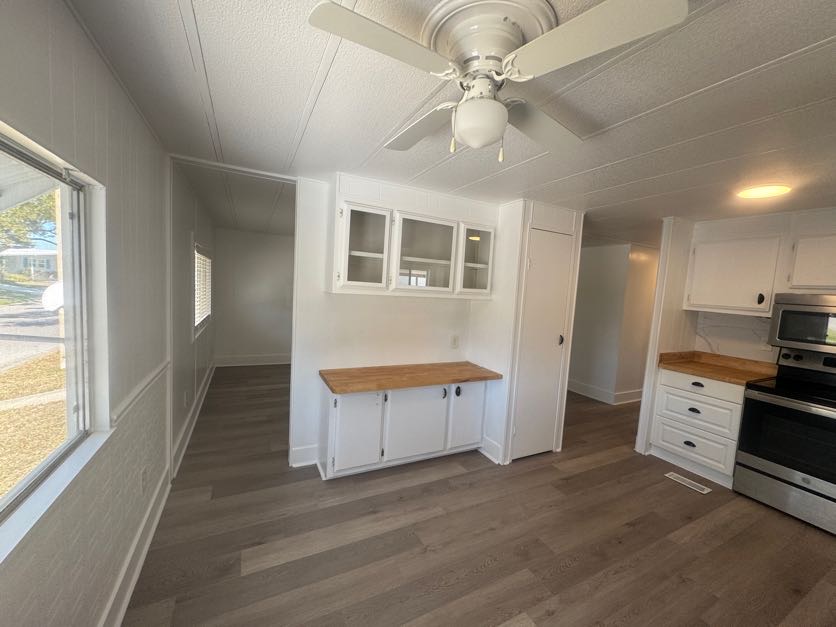 422 Sunset Circle N, Ellenton, Florida 34222, 2 Bedrooms Bedrooms, ,2 BathroomsBathrooms,55-Plus Mobile Home,For Sale,Sunset Circle N,4579