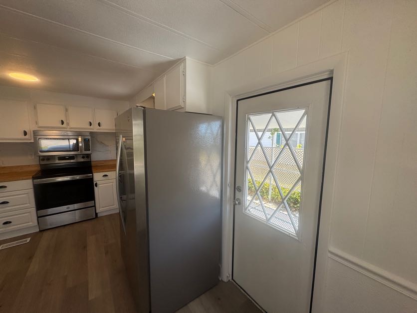 422 Sunset Circle N, Ellenton, Florida 34222, 2 Bedrooms Bedrooms, ,2 BathroomsBathrooms,55-Plus Mobile Home,For Sale,Sunset Circle N,4579