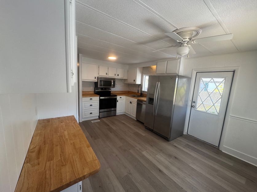 422 Sunset Circle N, Ellenton, Florida 34222, 2 Bedrooms Bedrooms, ,2 BathroomsBathrooms,55-Plus Mobile Home,For Sale,Sunset Circle N,4579