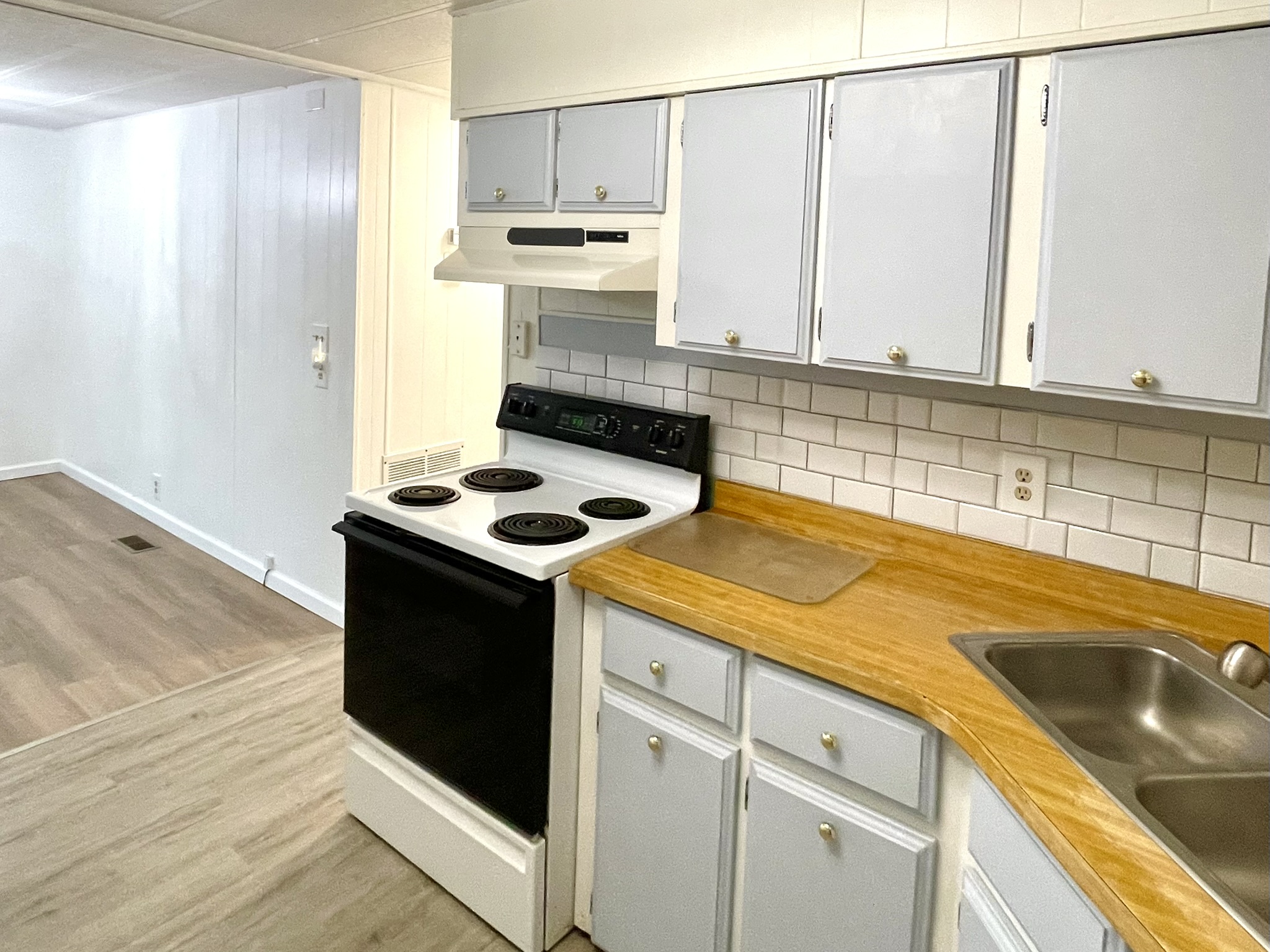 684 Harbor Circle, Ellenton, Florida 34222, 2 Bedrooms Bedrooms, ,2 BathroomsBathrooms,55-Plus Mobile Home,For Sale,Harbor Circle,4584