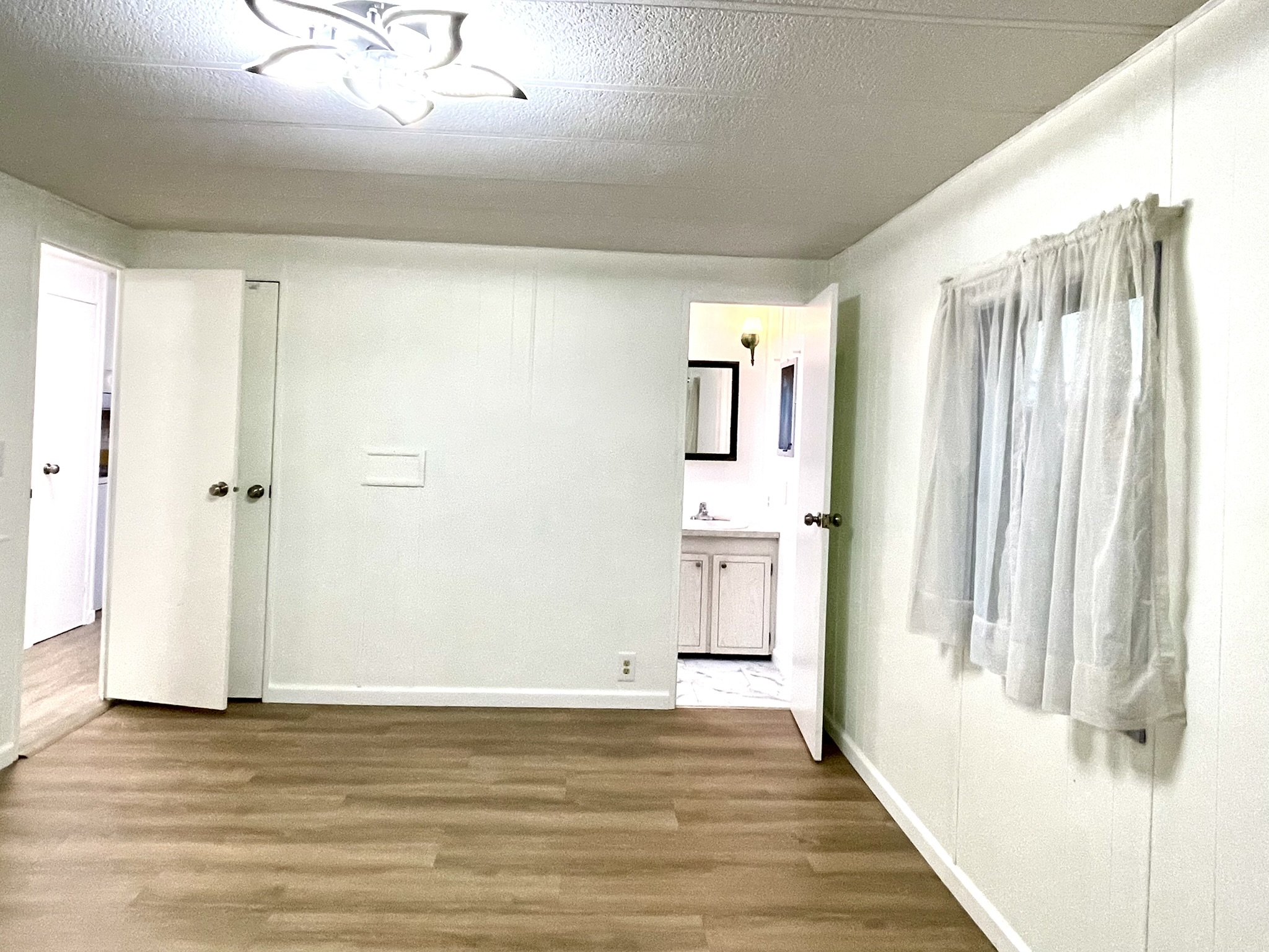 684 Harbor Circle, Ellenton, Florida 34222, 2 Bedrooms Bedrooms, ,2 BathroomsBathrooms,55-Plus Mobile Home,For Sale,Harbor Circle,4584