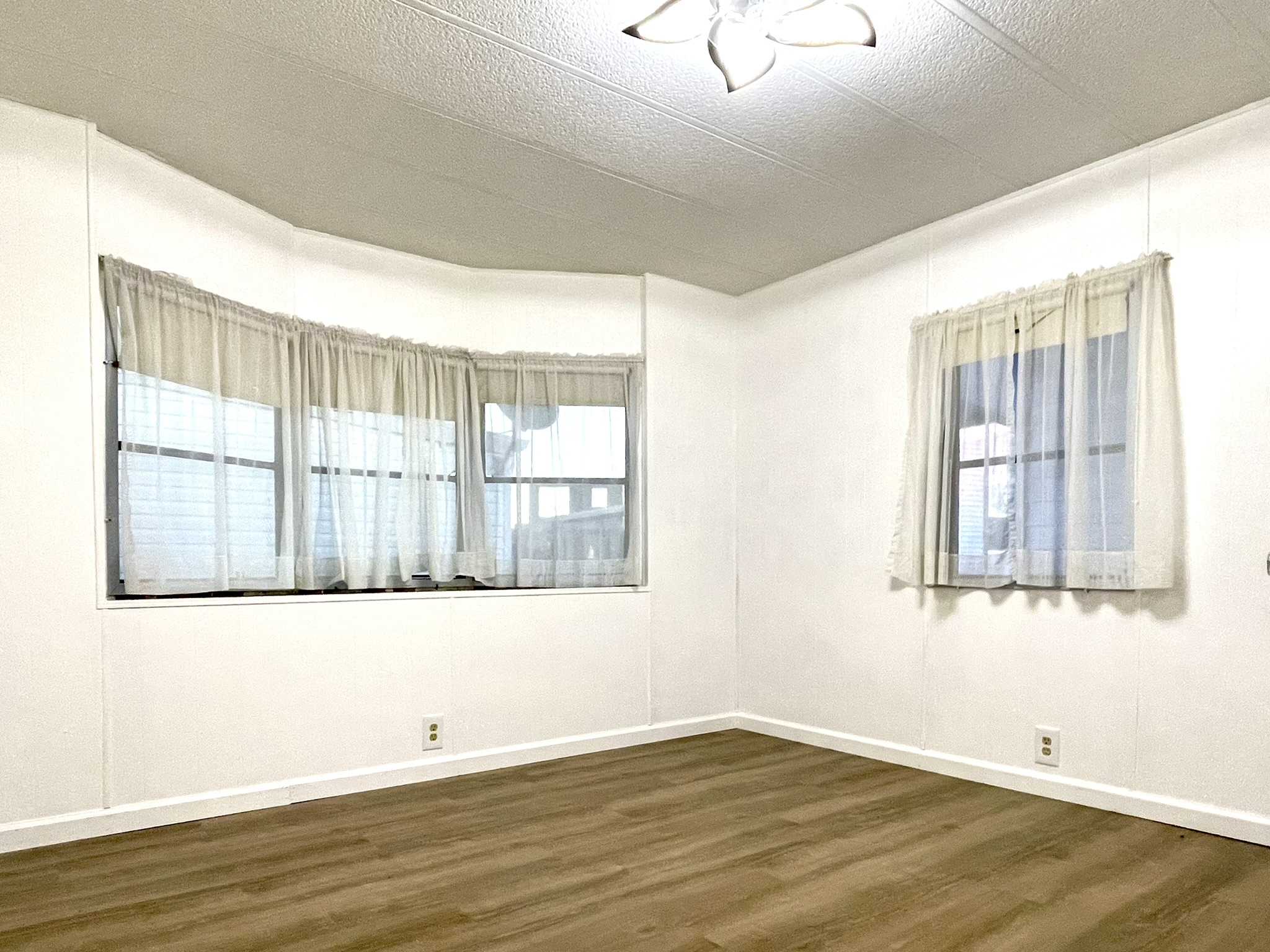 684 Harbor Circle, Ellenton, Florida 34222, 2 Bedrooms Bedrooms, ,2 BathroomsBathrooms,55-Plus Mobile Home,For Sale,Harbor Circle,4584