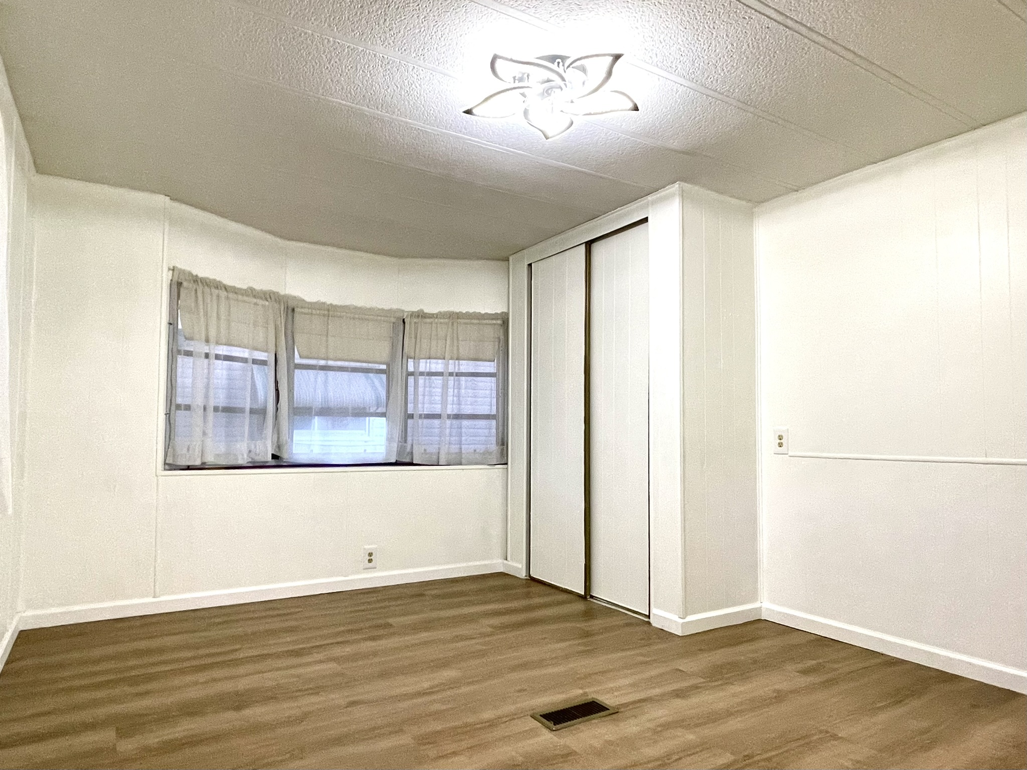 684 Harbor Circle, Ellenton, Florida 34222, 2 Bedrooms Bedrooms, ,2 BathroomsBathrooms,55-Plus Mobile Home,For Sale,Harbor Circle,4584