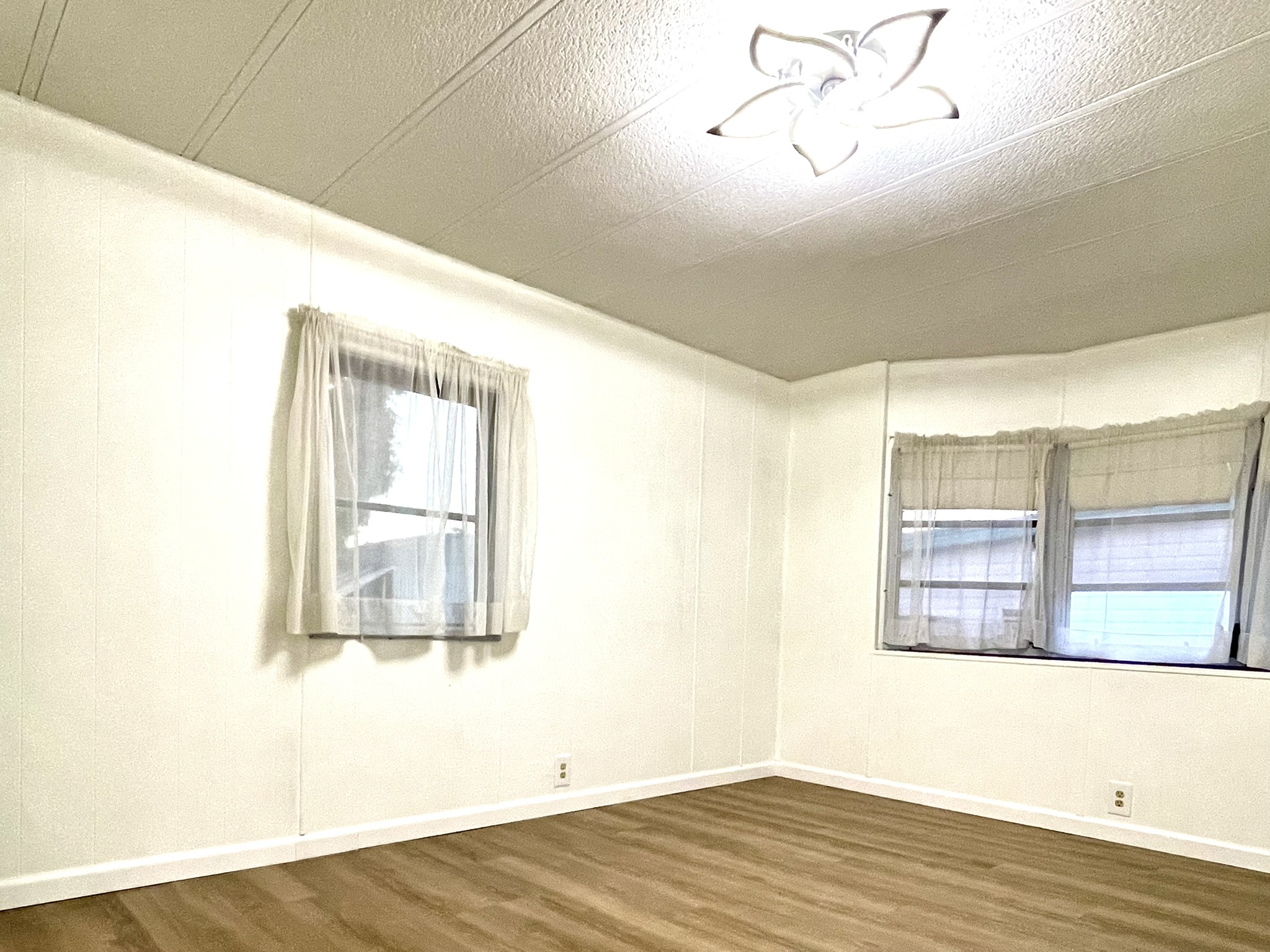 684 Harbor Circle, Ellenton, Florida 34222, 2 Bedrooms Bedrooms, ,2 BathroomsBathrooms,55-Plus Mobile Home,For Sale,Harbor Circle,4584