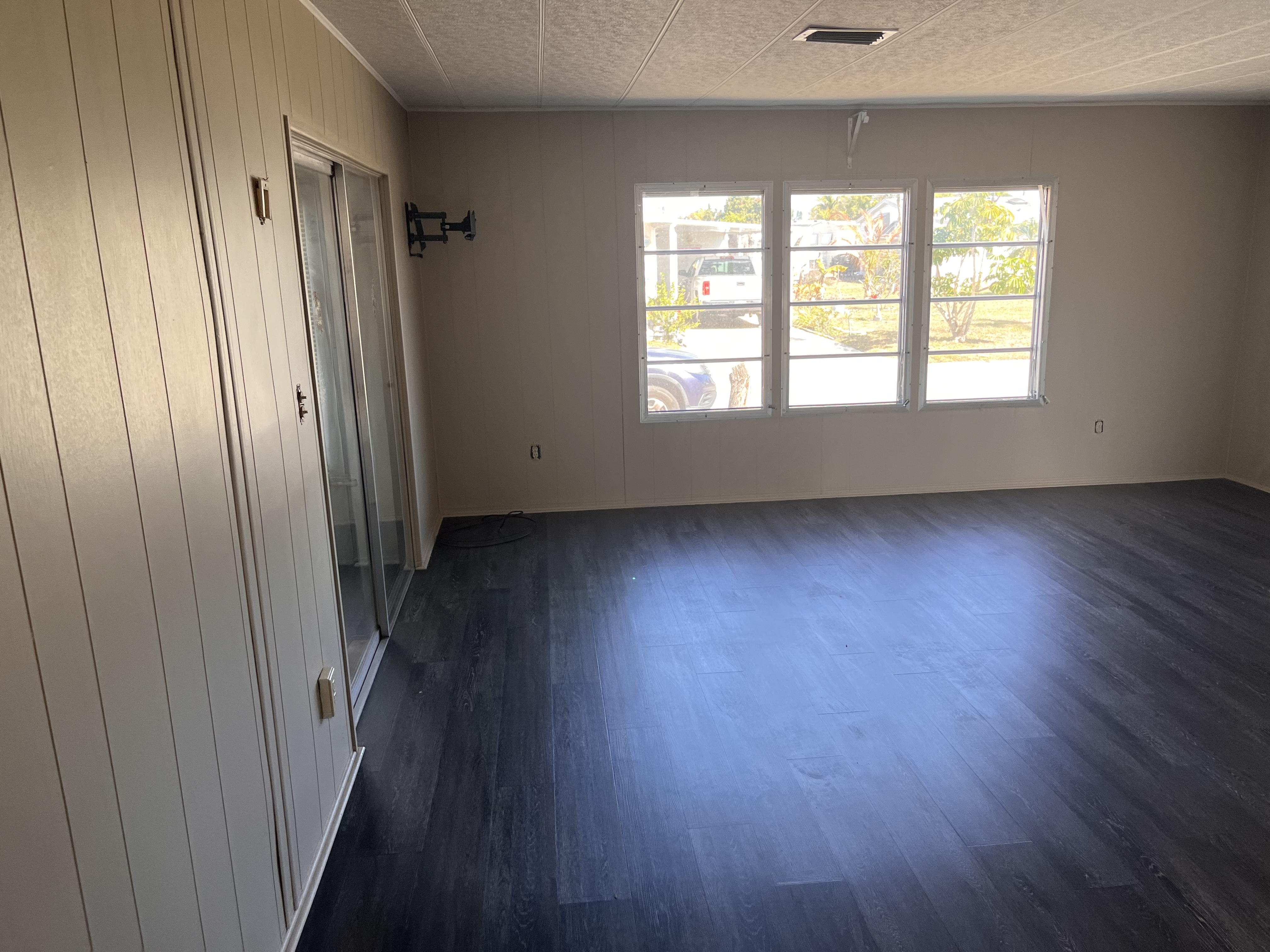 3636 Guilder St, Sarasota, Florida 34234, 2 Bedrooms Bedrooms, ,2 BathroomsBathrooms,55-Plus Mobile Home,For Sale,Guilder St,4611