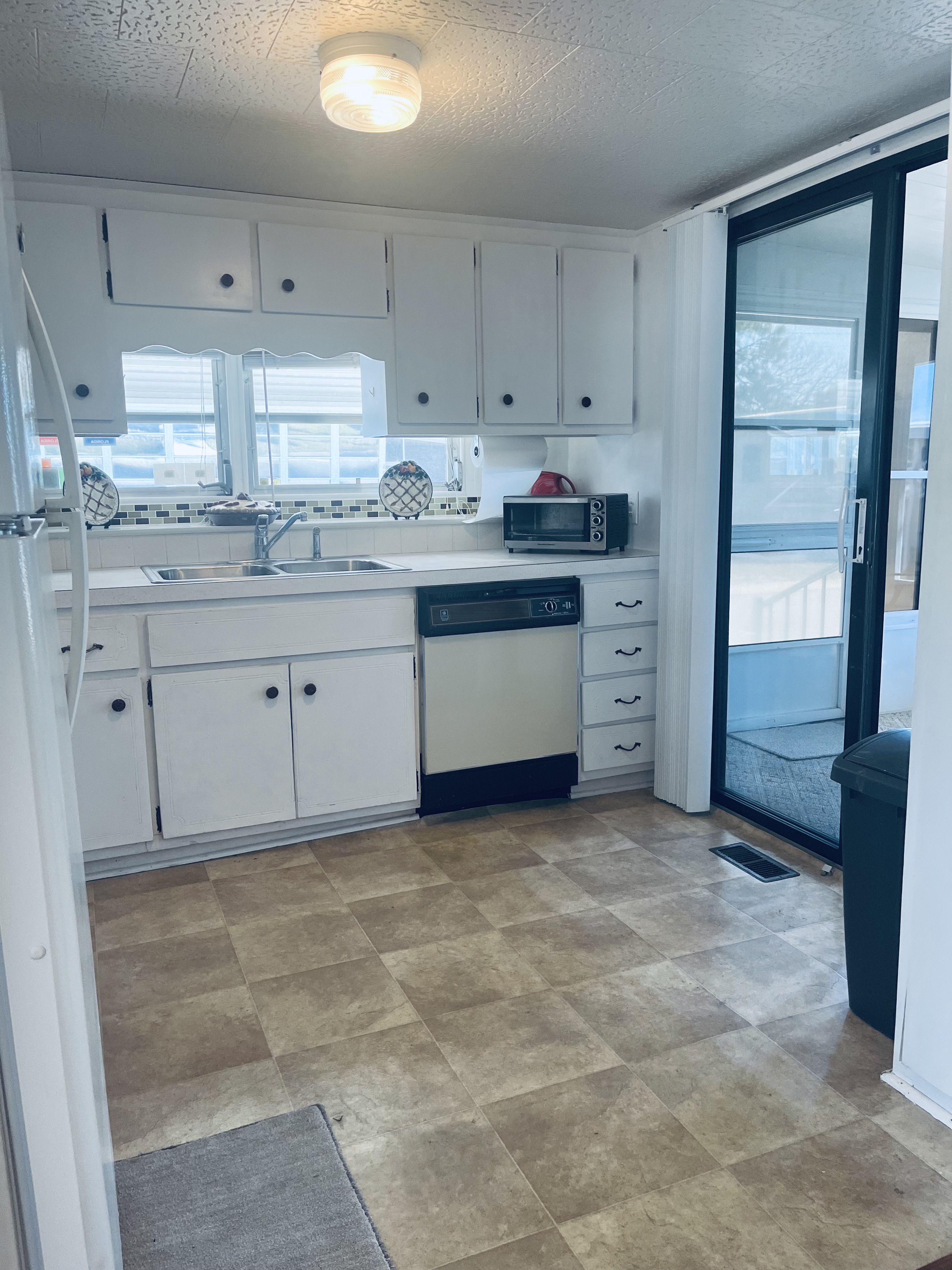 2550 State Route 580, Lot 446, Clearwater, Florida 33761, 2 Bedrooms Bedrooms, ,2 BathroomsBathrooms,55-Plus Mobile Home,For Sale,State Route 580, Lot 446,4628