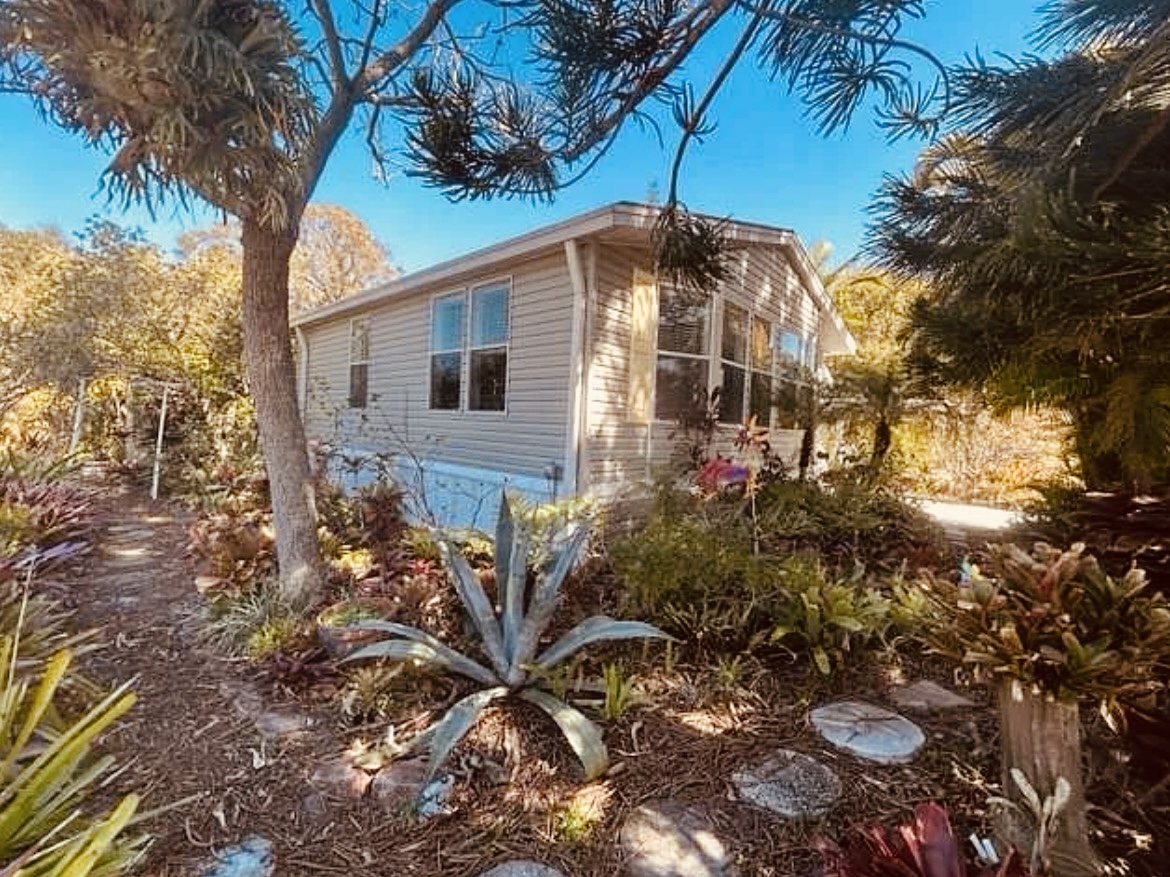 65 Lone Pine Ave, Dunedin, Florida 34698, 2 Bedrooms Bedrooms, ,2 BathroomsBathrooms,55-Plus Mobile Home,For Sale,Lone Pine Ave,4643