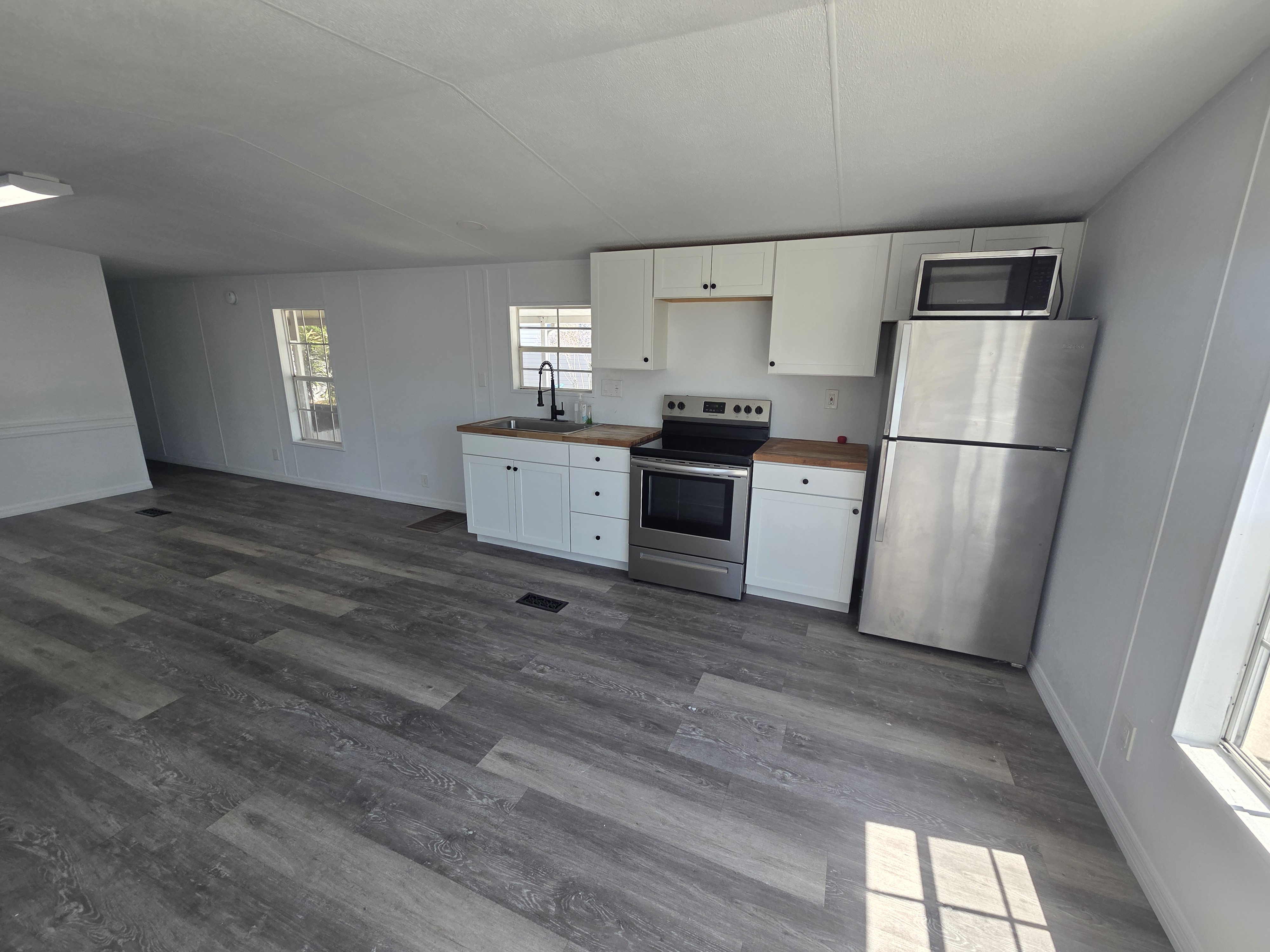 12701 126th Ave, Lot 99, Largo, Florida 33774, 2 Bedrooms Bedrooms, ,1 BathroomBathrooms,All - Age Mobile Home,For Sale,126th Ave, Lot 99,4660