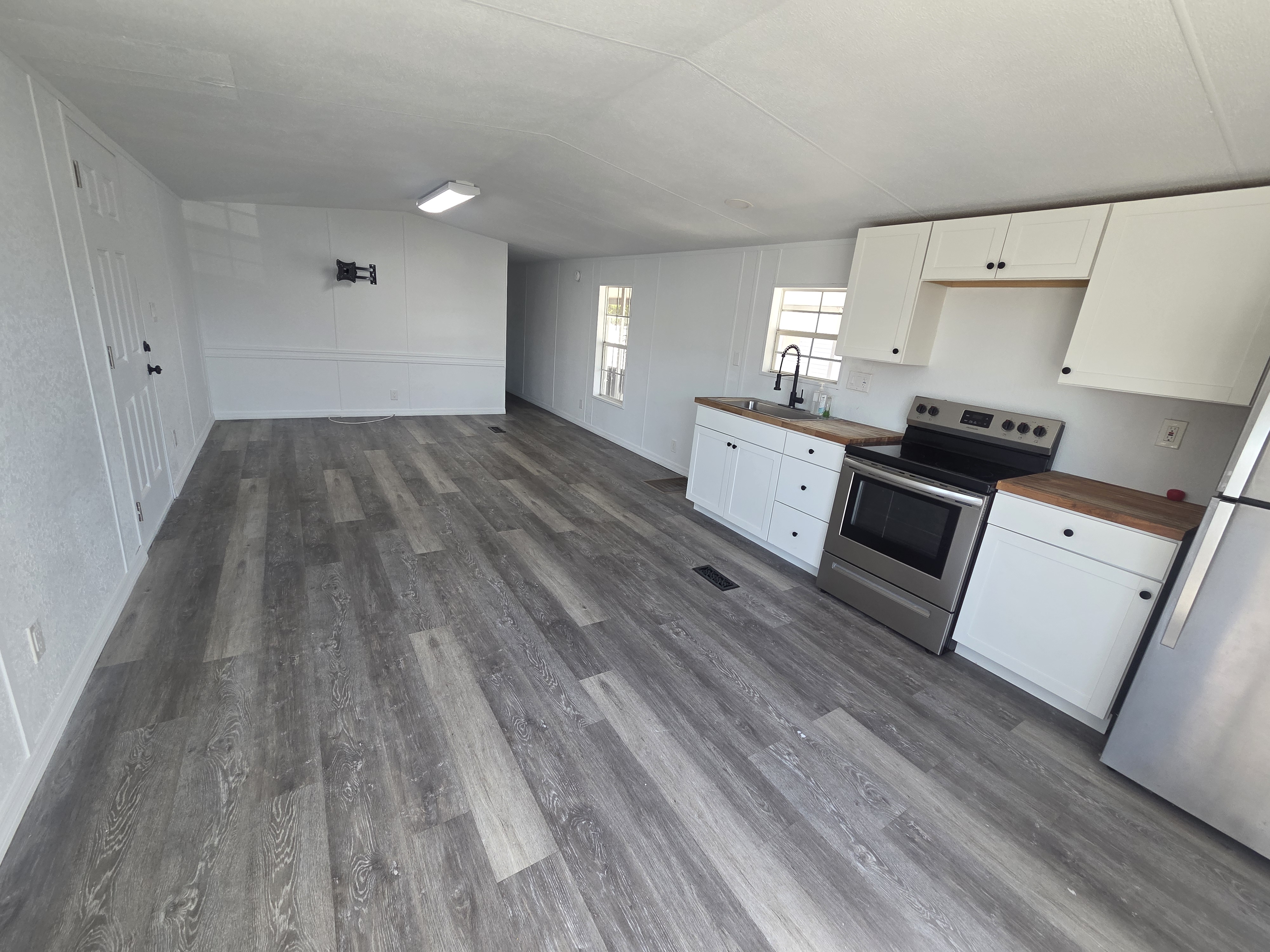 12701 126th Ave, Lot 99, Largo, Florida 33774, 2 Bedrooms Bedrooms, ,1 BathroomBathrooms,All - Age Mobile Home,For Sale,126th Ave, Lot 99,4660