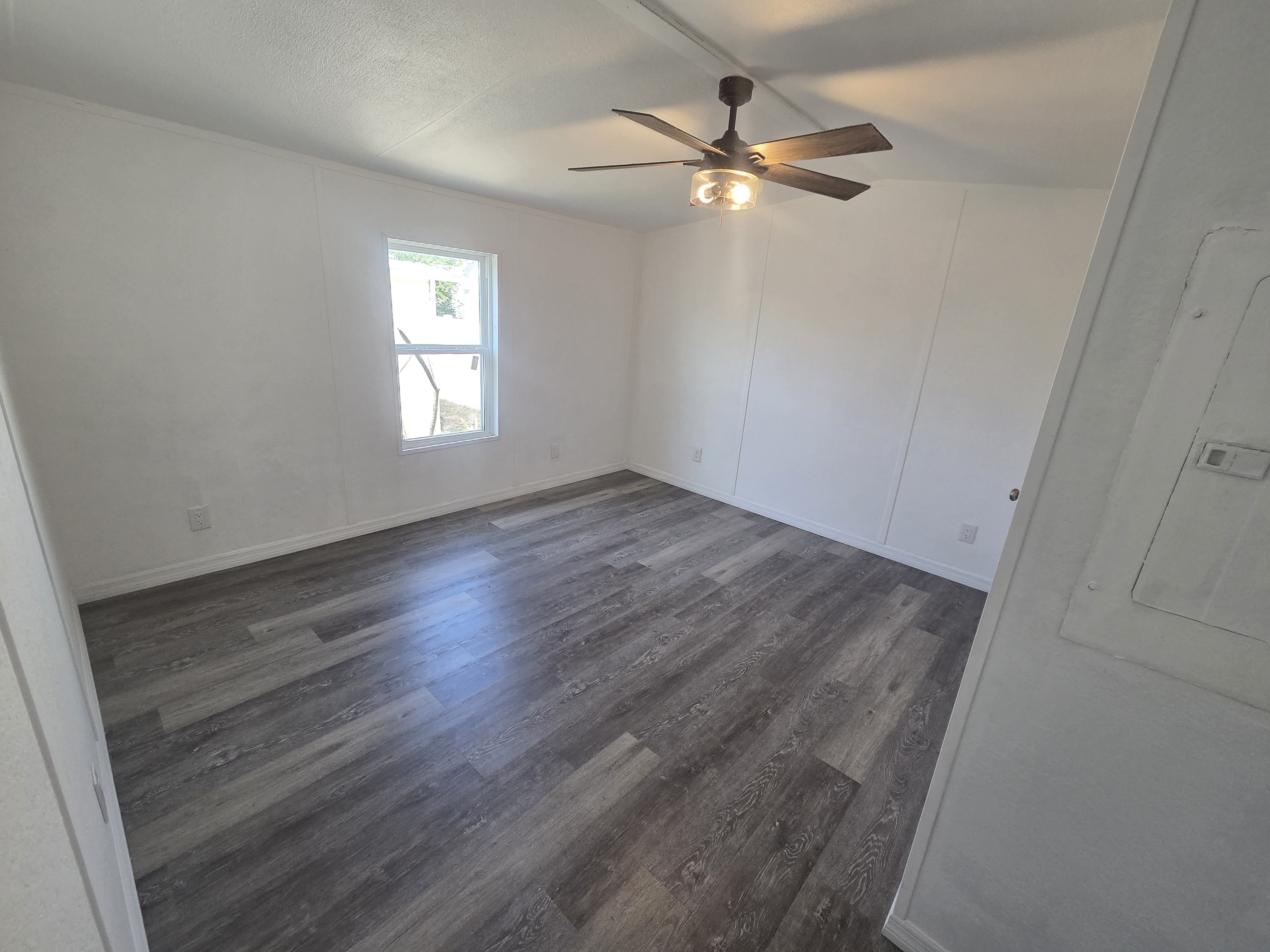 12701 126th Ave, Lot 99, Largo, Florida 33774, 2 Bedrooms Bedrooms, ,1 BathroomBathrooms,All - Age Mobile Home,For Sale,126th Ave, Lot 99,4660