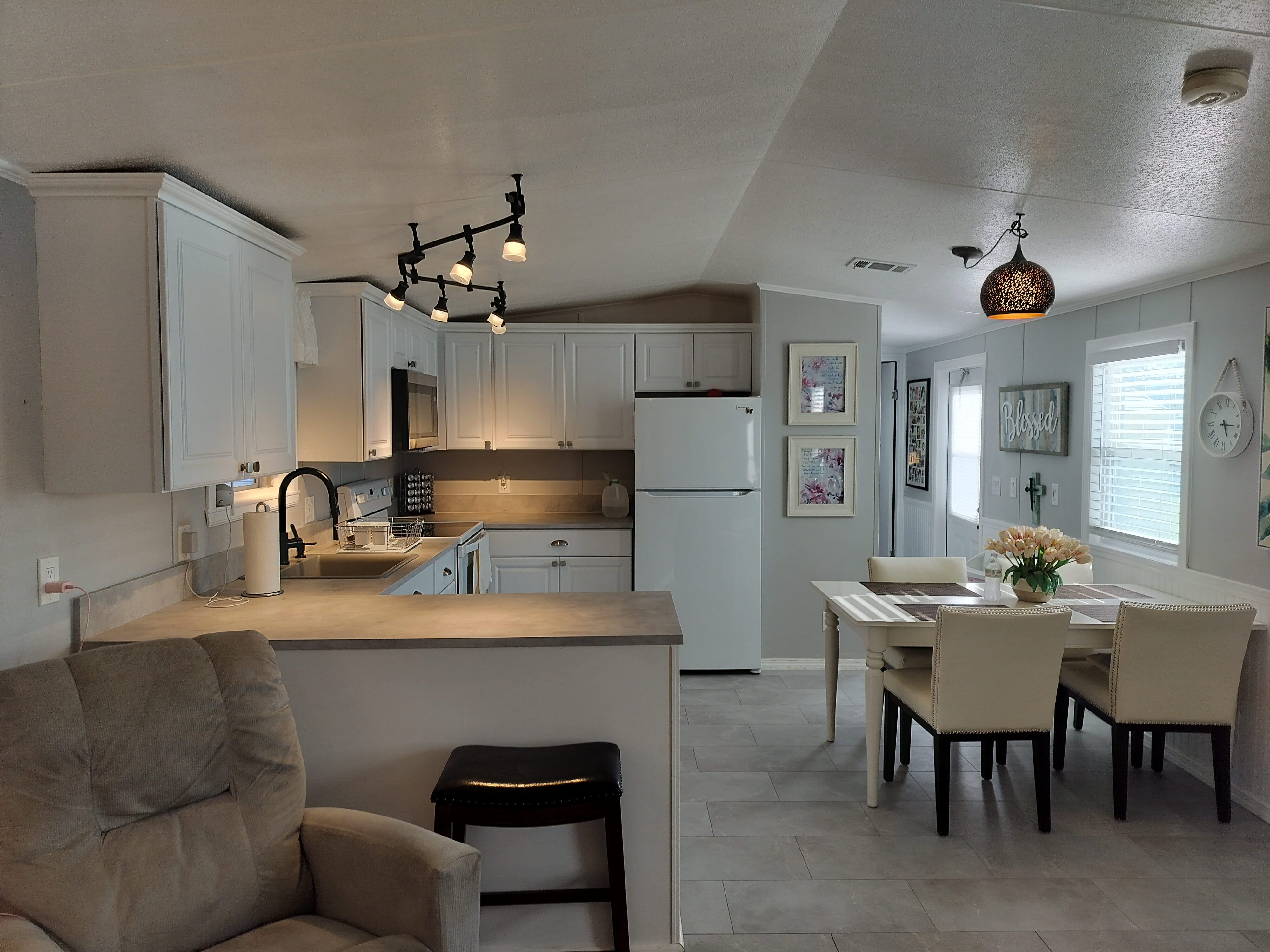 92 Sandhill Blvd, Fort Pierce, Florida 34982, 2 Bedrooms Bedrooms, ,2 BathroomsBathrooms,55-Plus Mobile Home,For Sale,Sandhill Blvd,4661