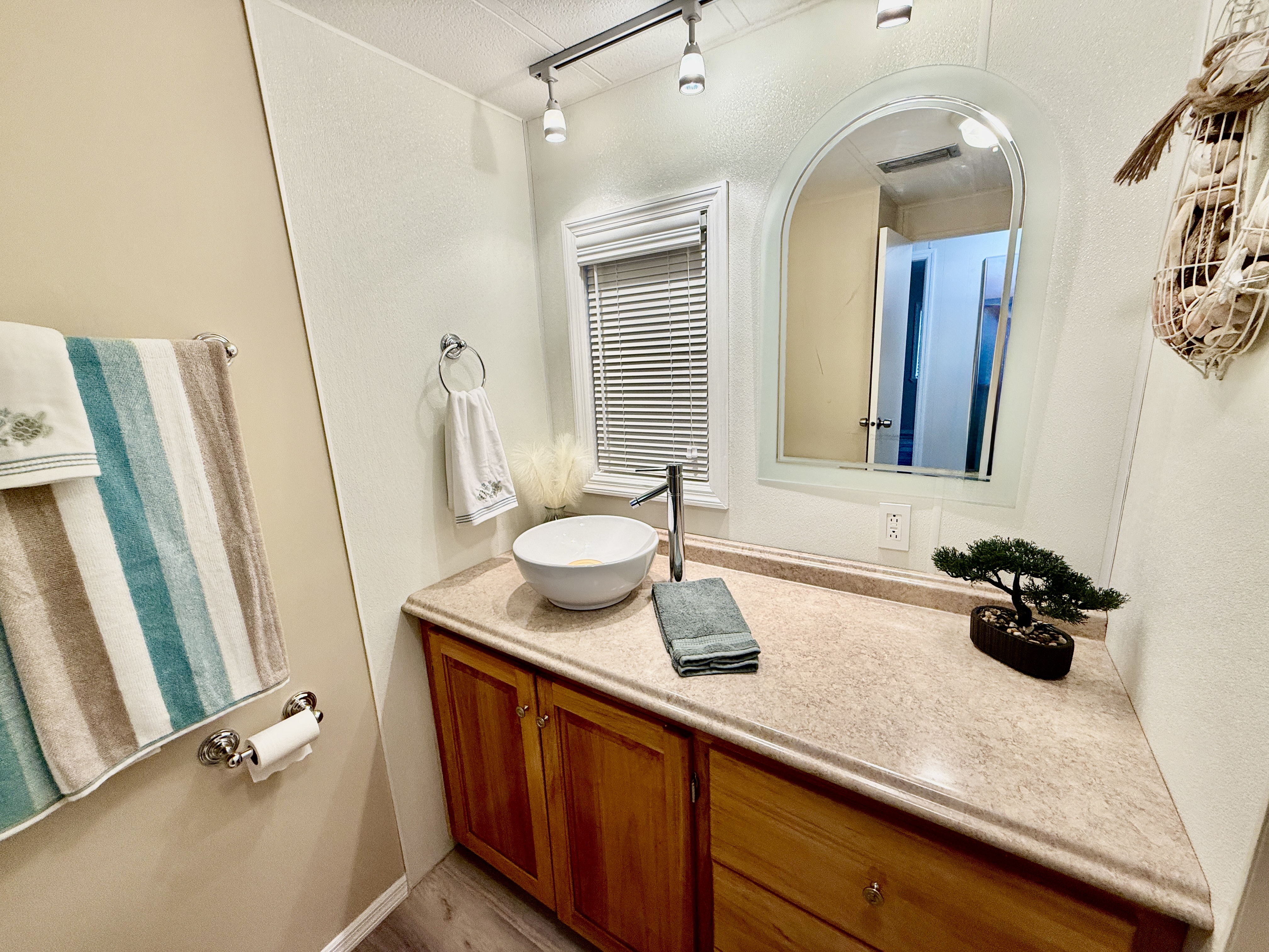 659 Poinsettia Dr, Largo, Florida 33770, 2 Bedrooms Bedrooms, ,2 BathroomsBathrooms,55-Plus Mobile Home,For Sale,Poinsettia Dr,4681